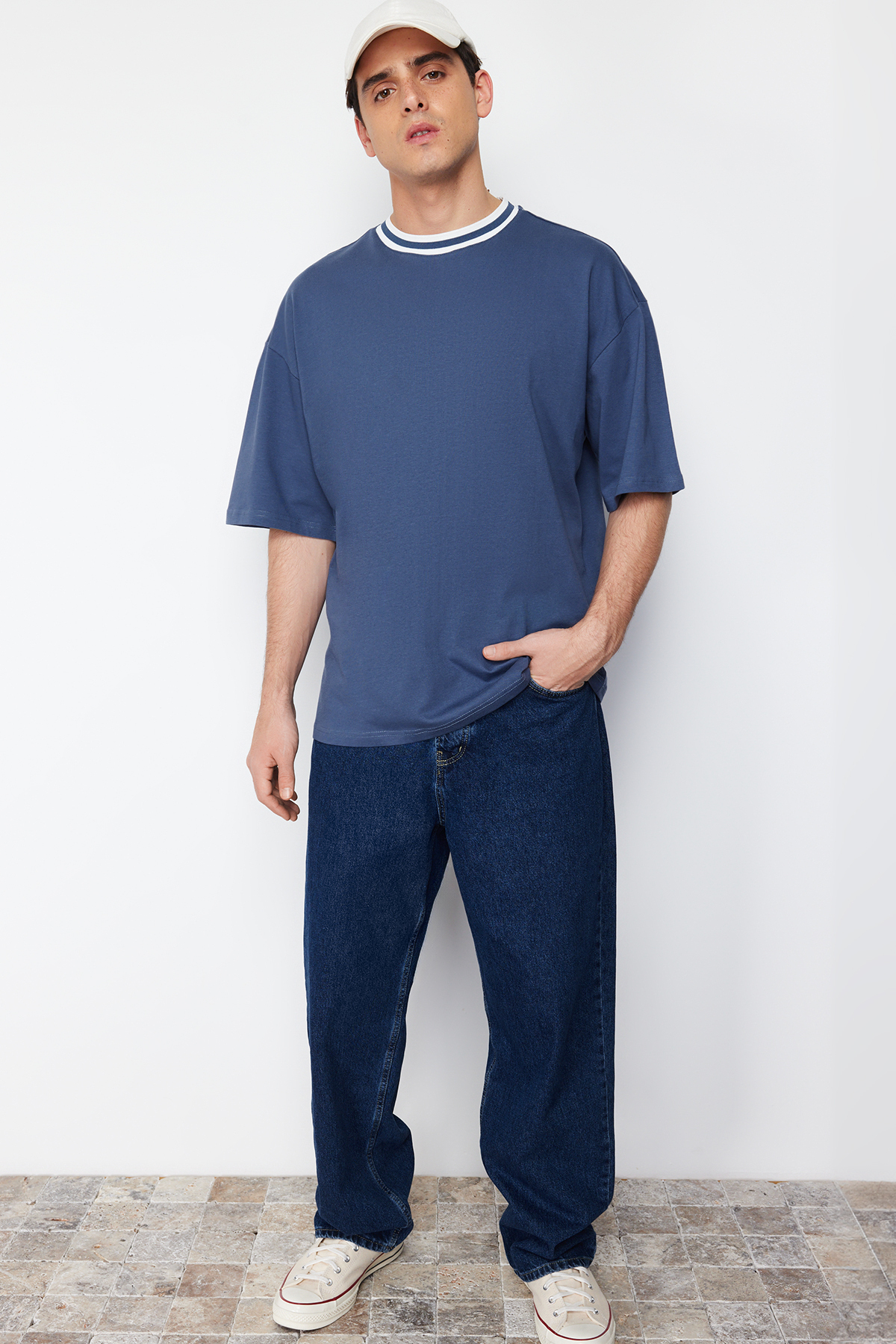 Levně Trendyol Indigo Oversize Collar Detail Labeled 100% Cotton T-Shirt