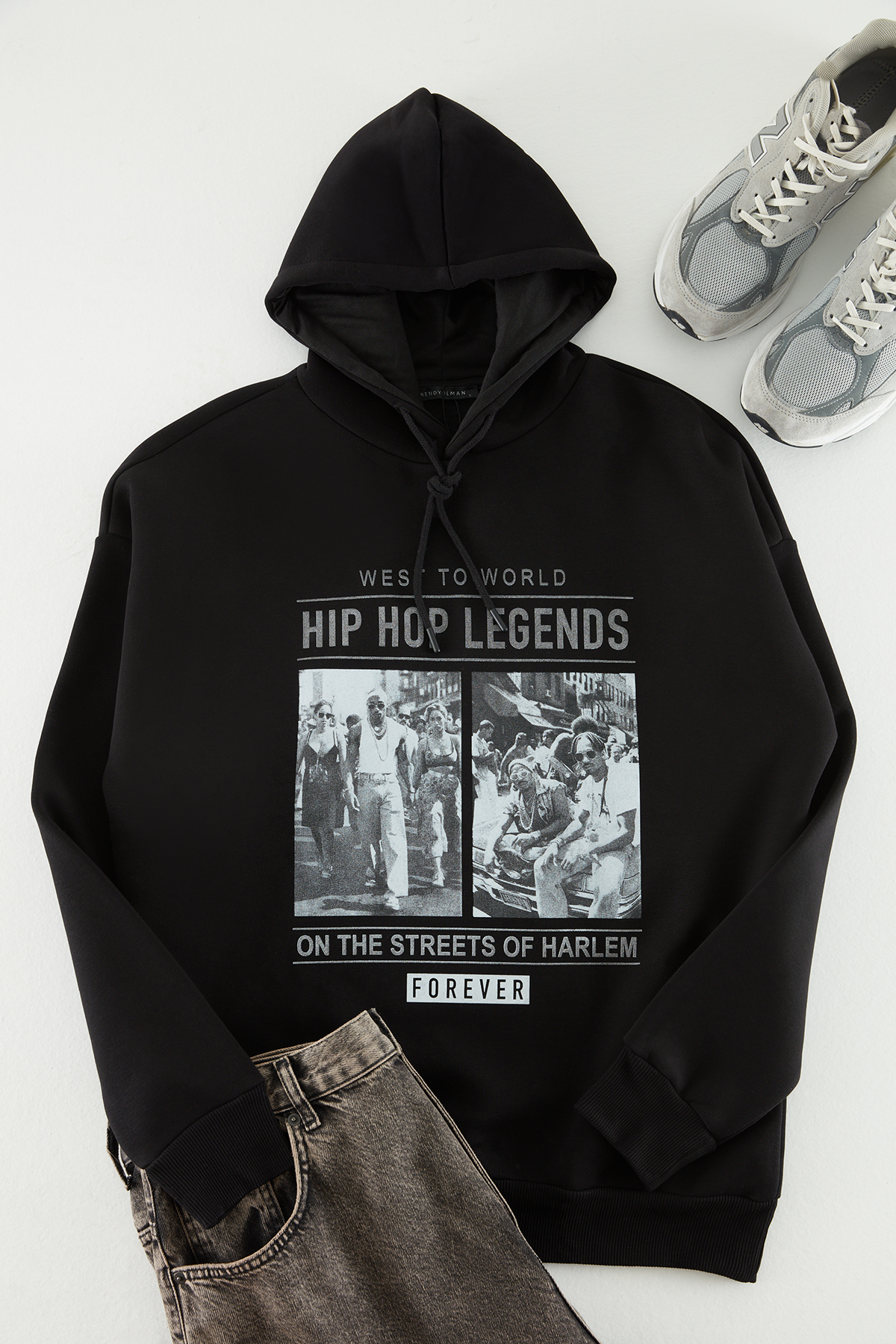 Levně Trendyol Black Men's Oversize/Wide Cut Rap Music Printed Cotton Sweatshirt with Fleece Inside