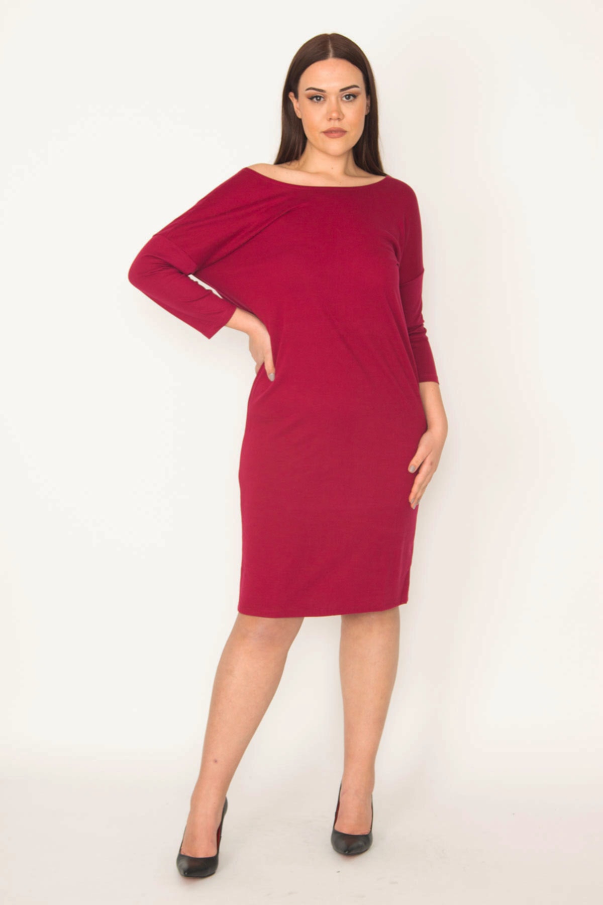 Levně Şans Women's Plus Size Fujiya Back V Capri Sleeve Dress