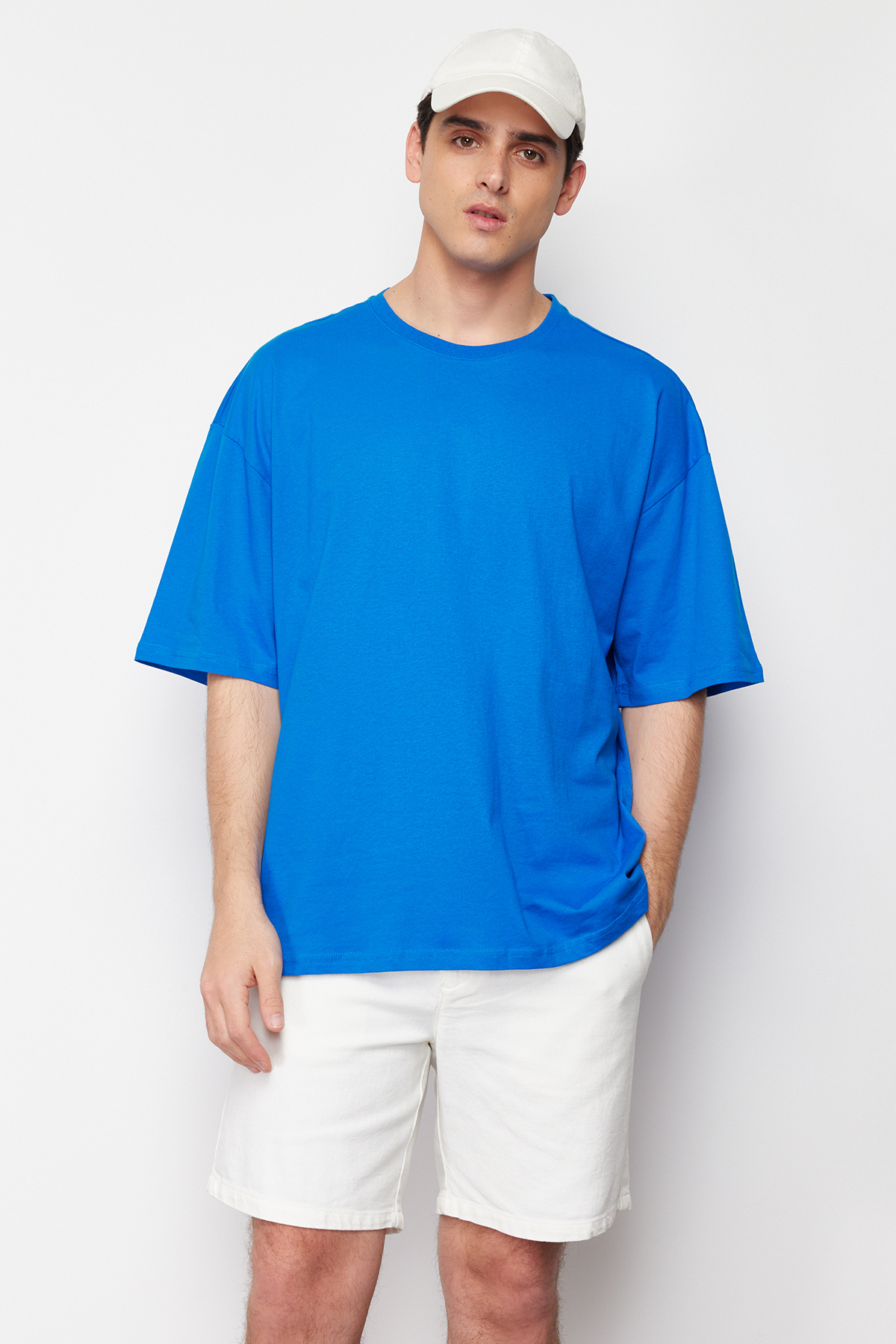 Levně Trendyol Blue Oversize/Wide-Fit Basic 100% Cotton T-Shirt