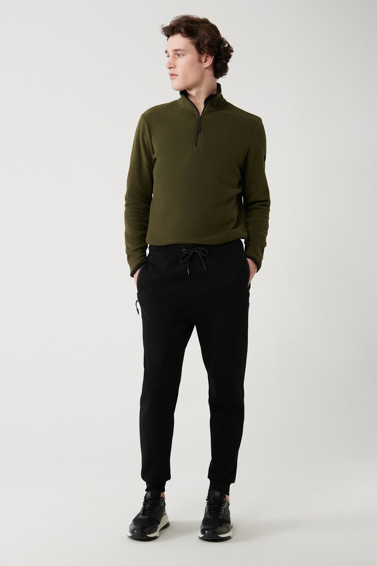 Levně Avva Black Sweatpants Flexible Soft Texture Interlock Fabric Elastic Leg Unisex Regular Fit