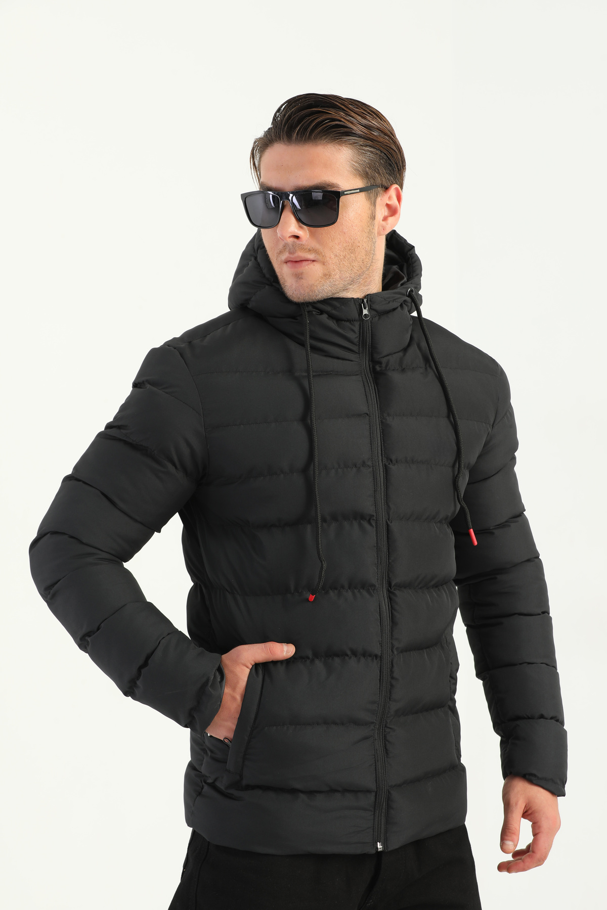 Levně River Club Pánský černý nafukovací zimní kabát s podšívkou s kapucí a větruodolným.