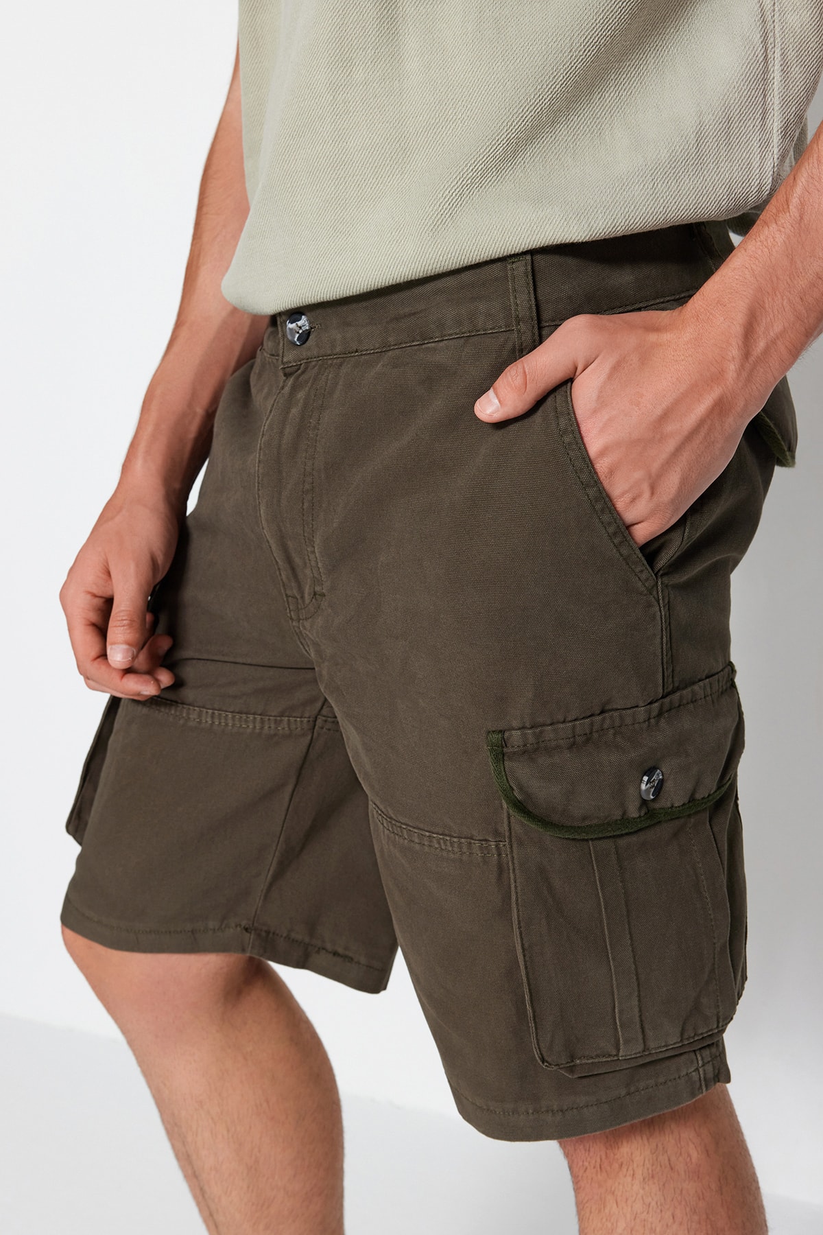 Levně Trendyol Khaki Regular Fit Cargo Pocket Shorts