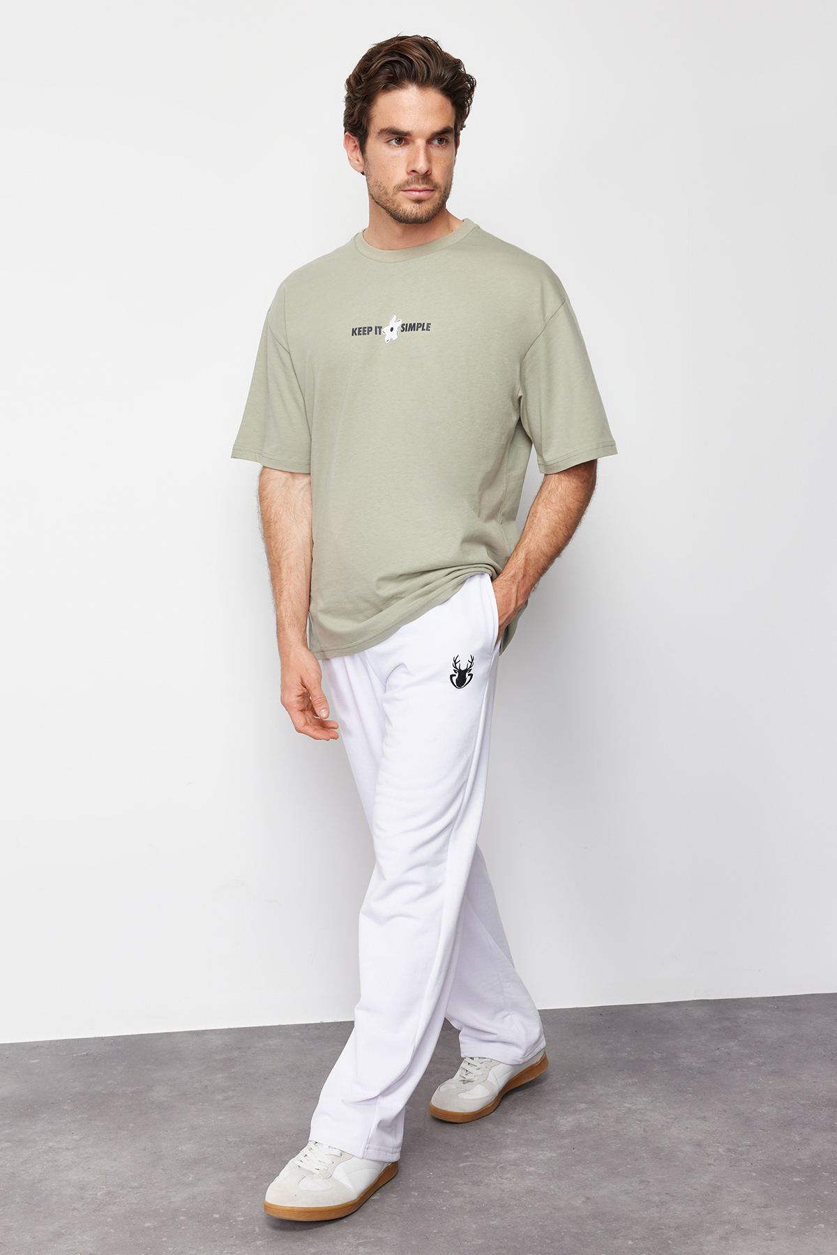 Levně Trendyol White Oversize/Wide-Fit Embroidered Sweatpants