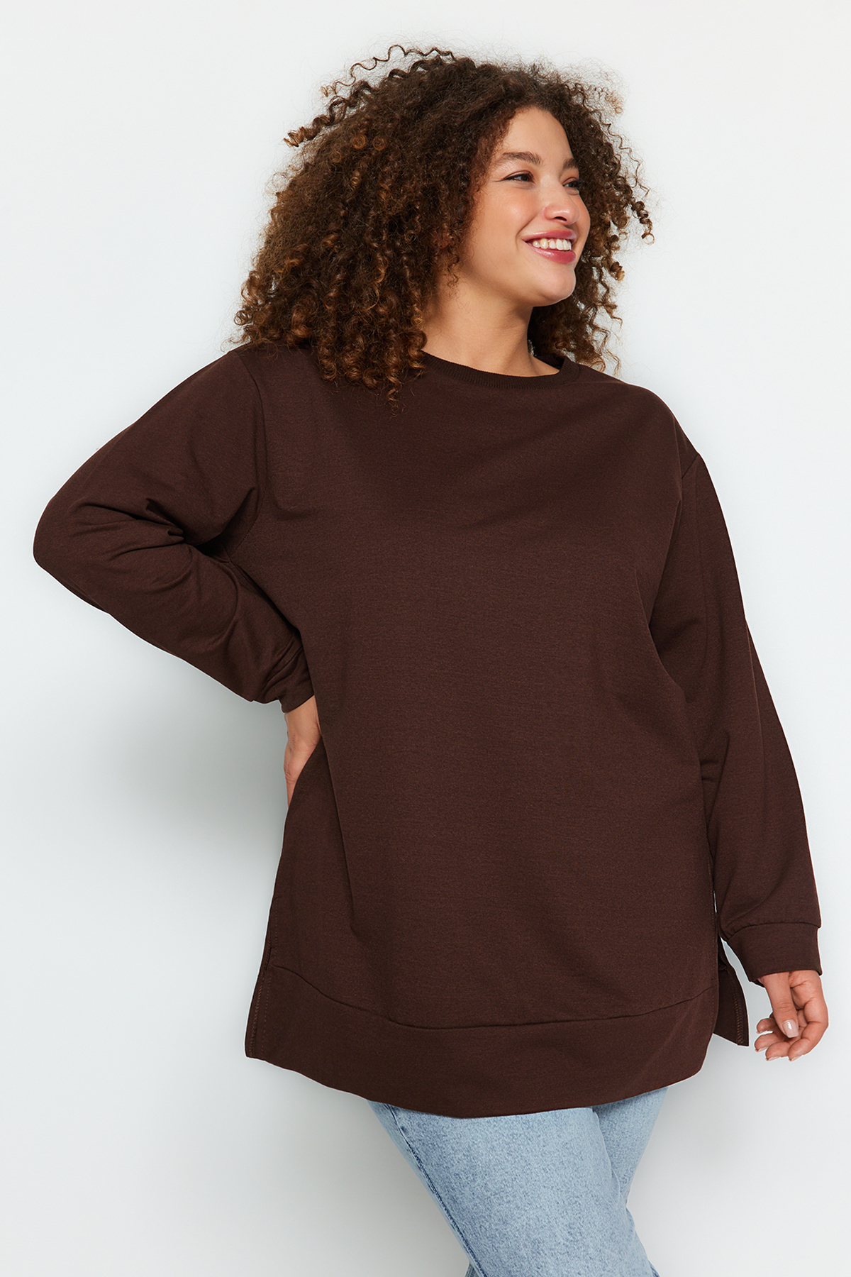 Levně Trendyol Curve Brown Slit Detailed Thin Knitted Sweatshirt