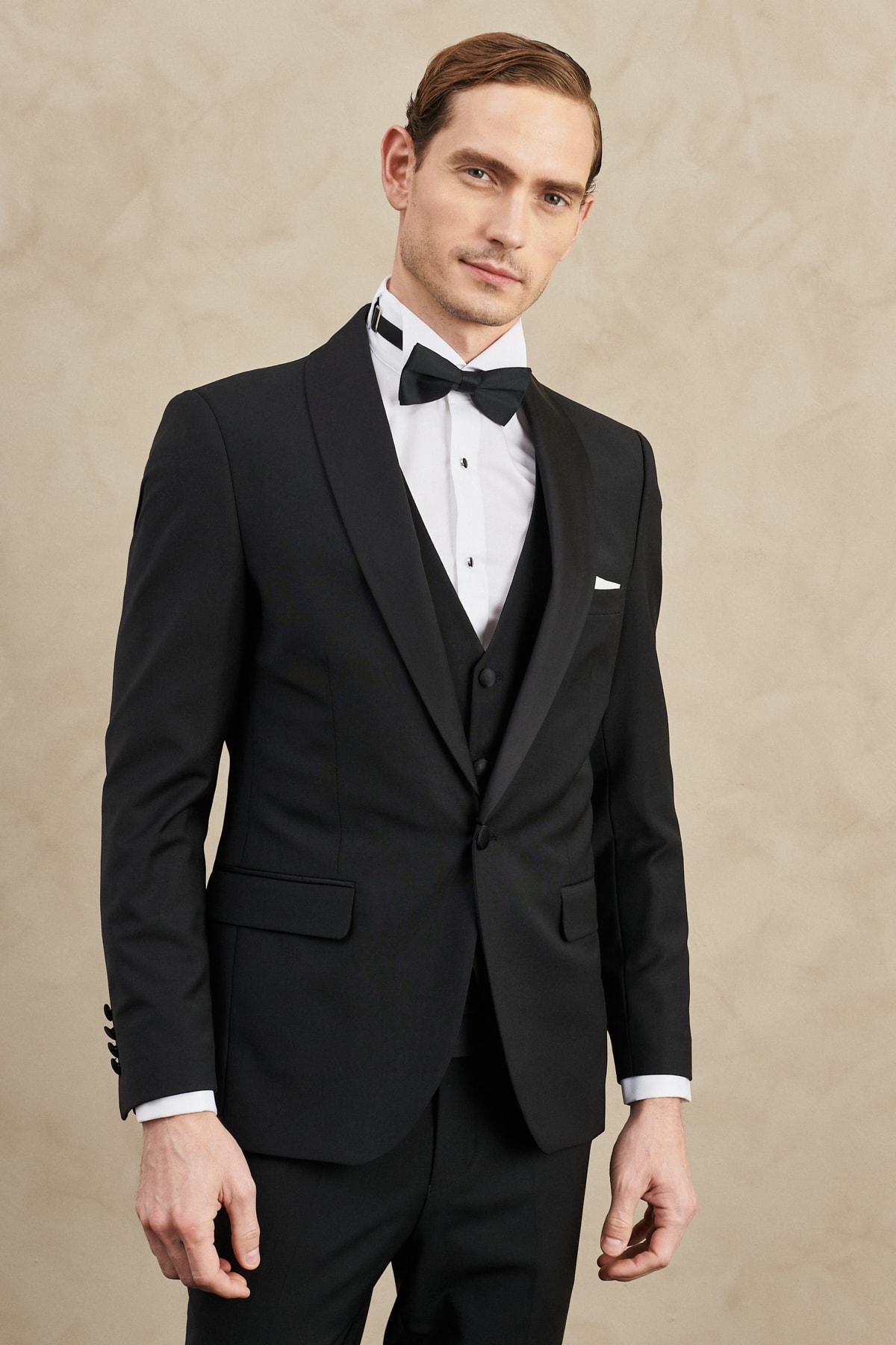 ALTINYILDIZ CLASSICS Men's Black Slim Fit Slim Fit Monocollar Classic Tuxedo Suit with Woolen Vest.