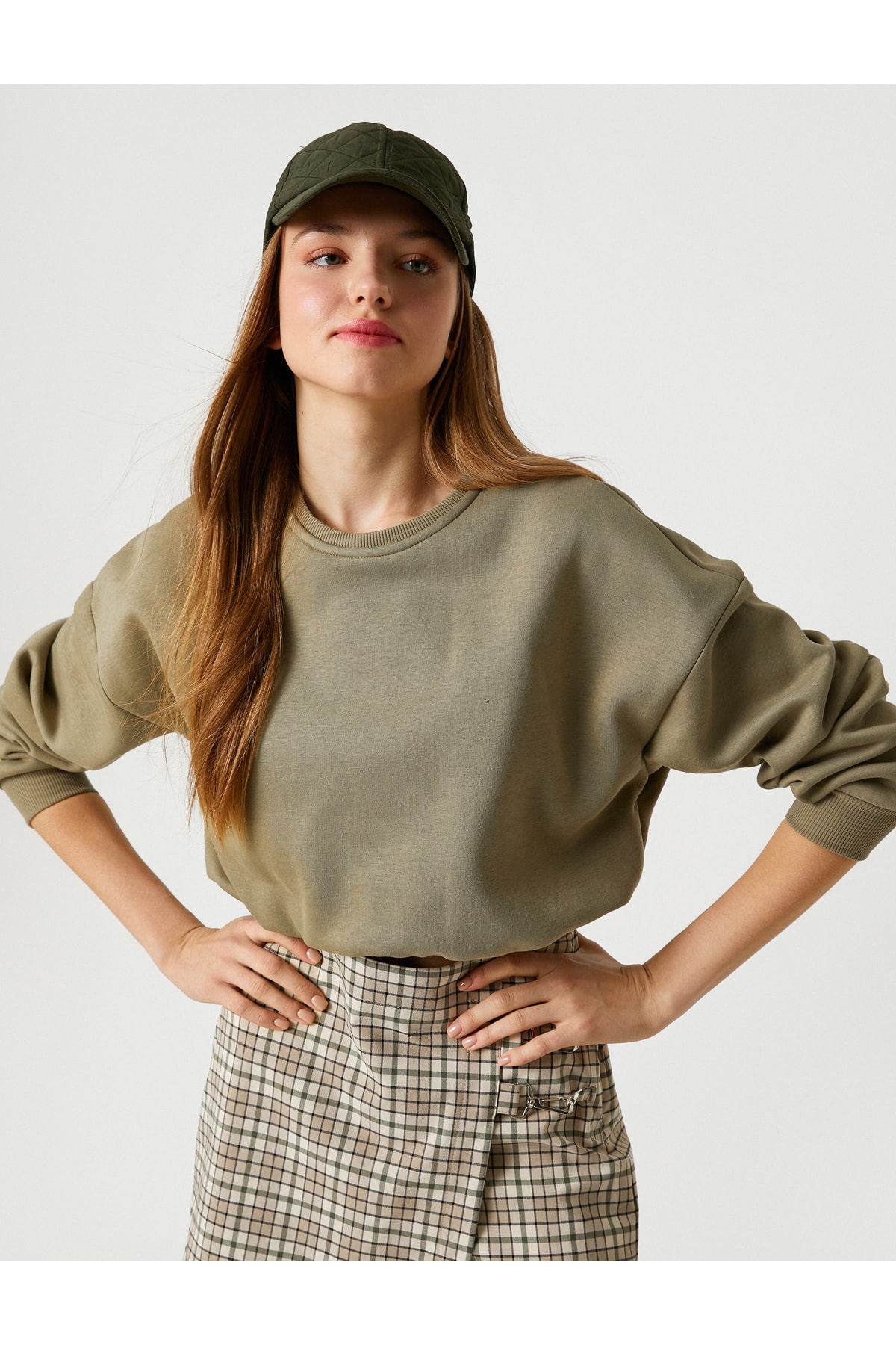 Koton A Crop Sweatshirt with a Crew Neck Long Sleeved, Comfortable Fit.
