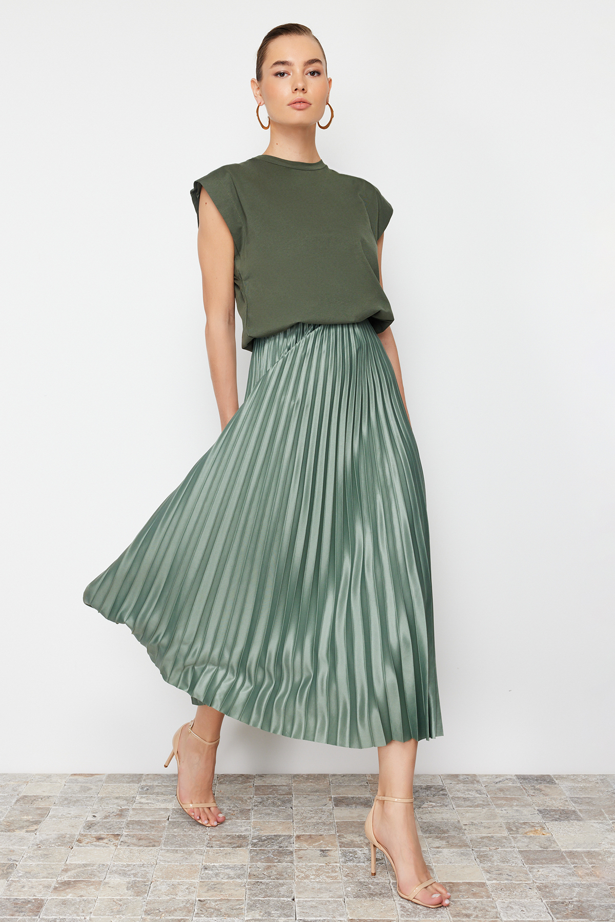 Levně Trendyol Mint Pleated Maxi Knitted Skirt