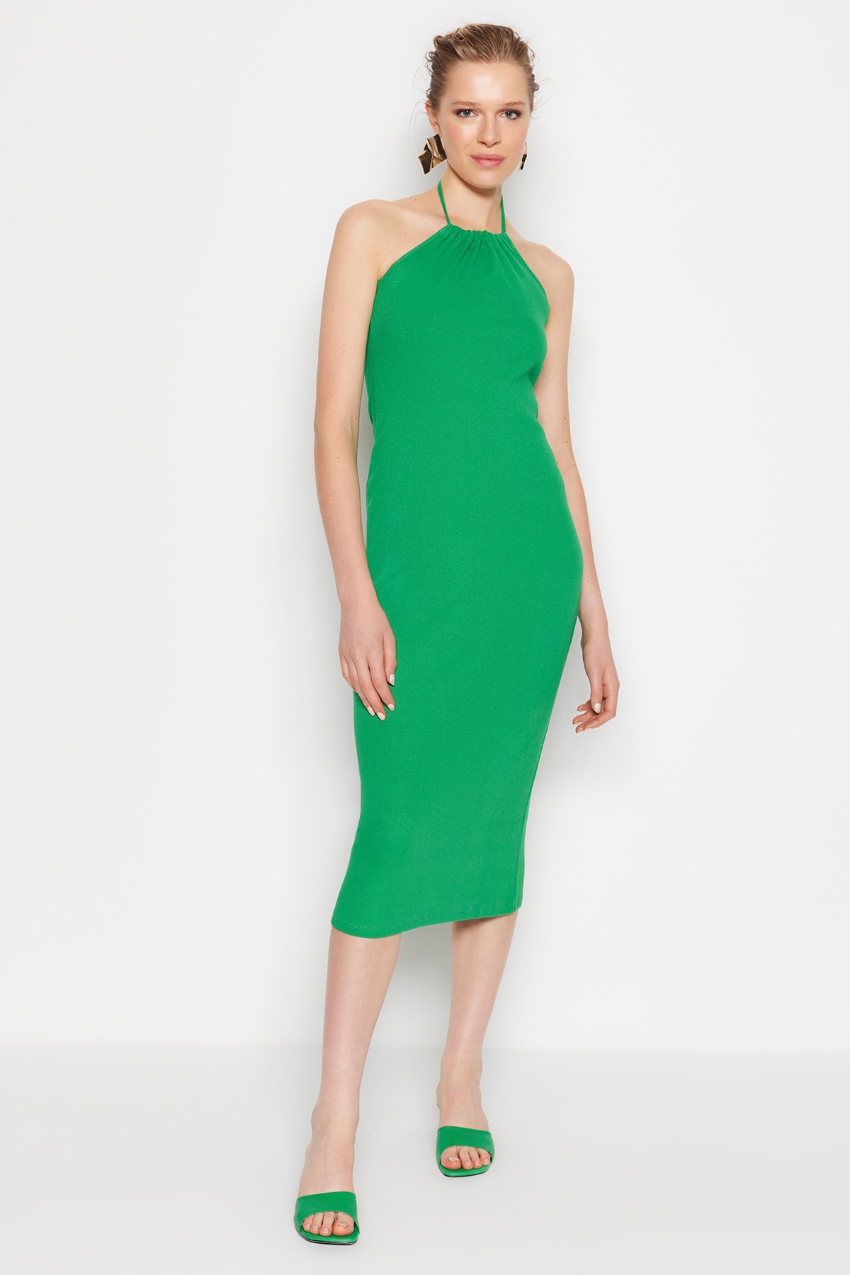 Trendyol Зелена приталена брижі гнучка трикотажна сукня міді