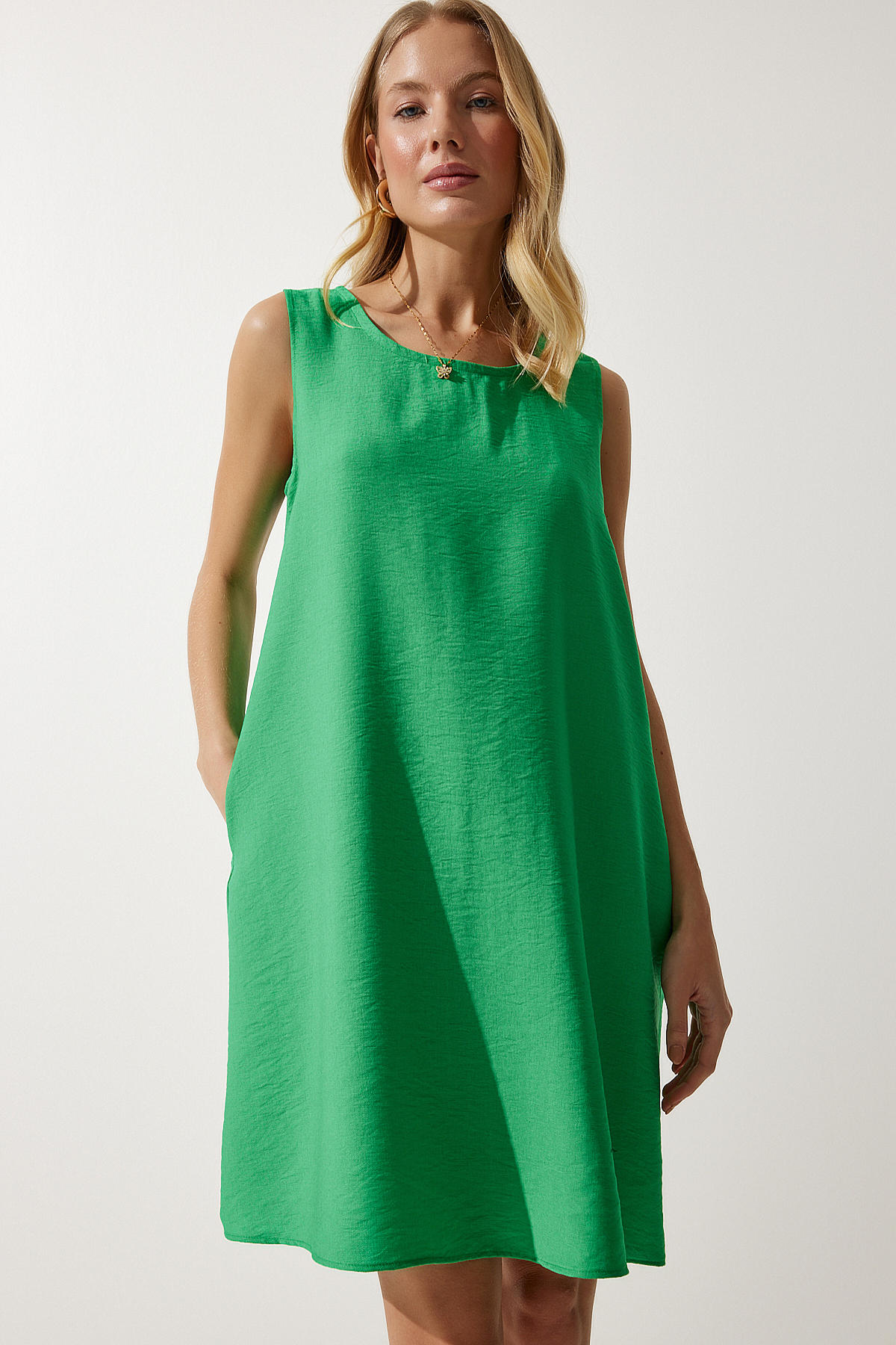 Levně Happiness İstanbul Women's Dark Green Sleeveless Linen Viscose A-Line Dress