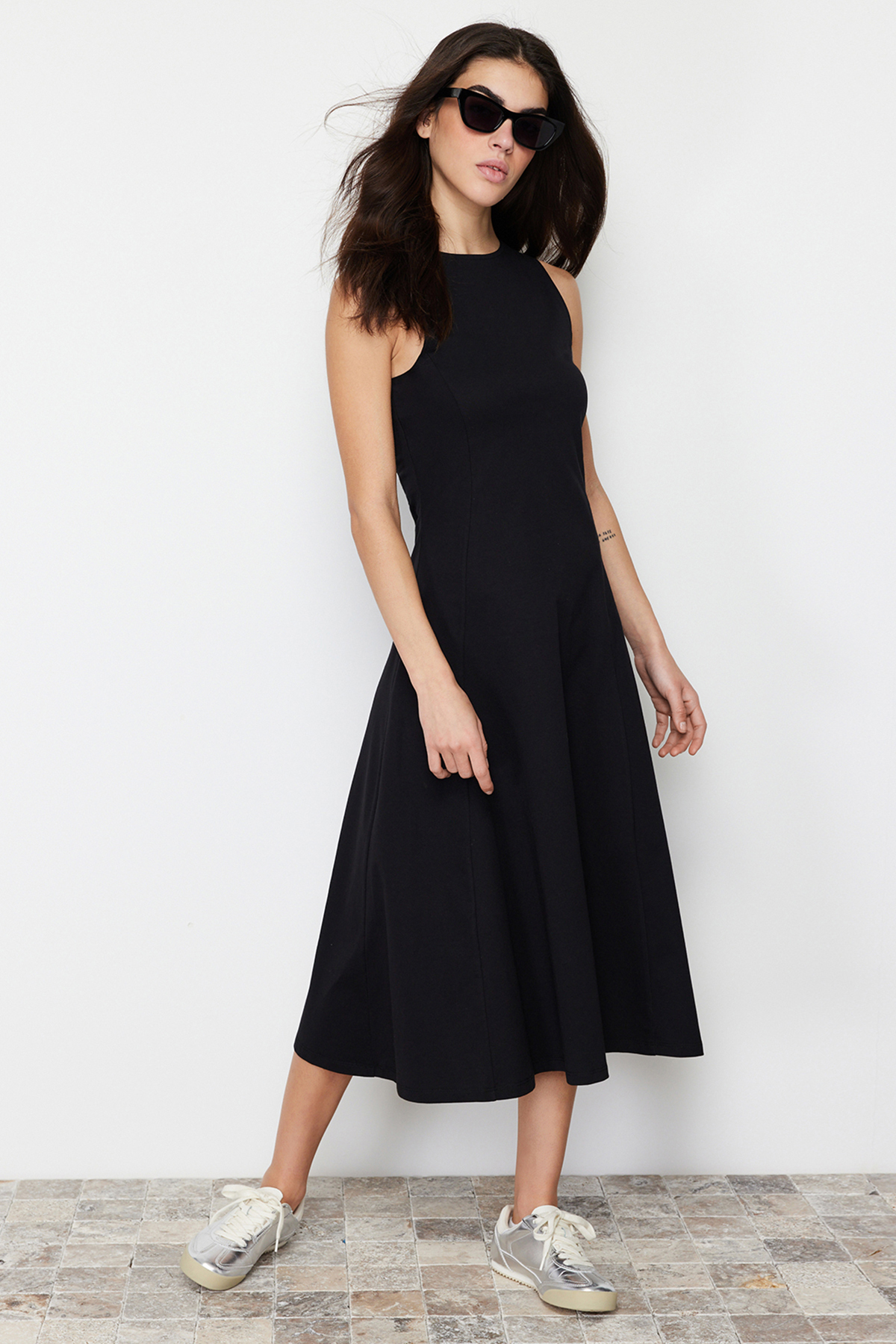 Levně Trendyol Black 100% Cotton Skater/Water Open Crew Neck Sleeveless Midi Knitted Midi Dress