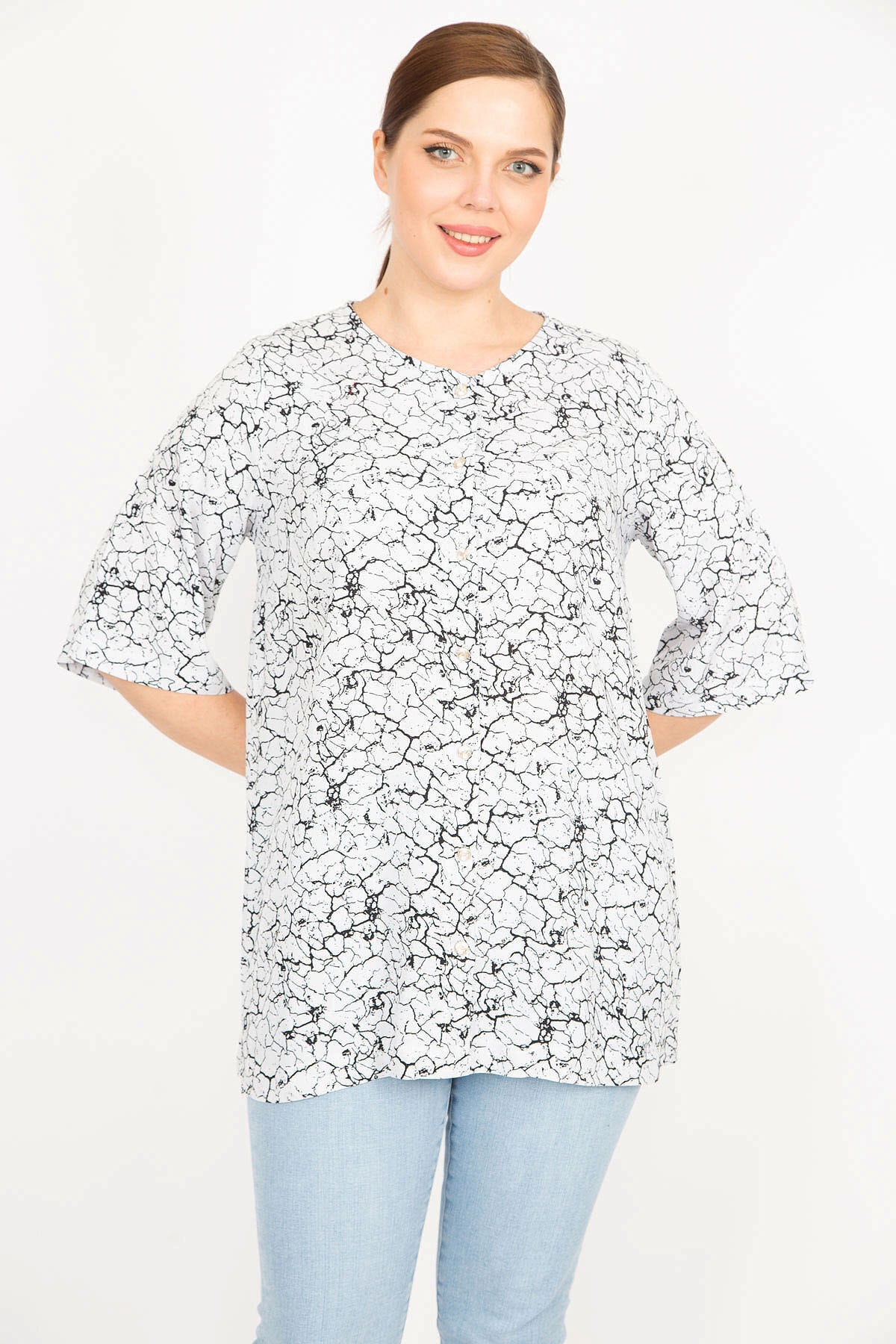 Levně Şans Women's Bone Plus Size Woven Viscose Fabric Front Buttoned Short Sleeve Blouse