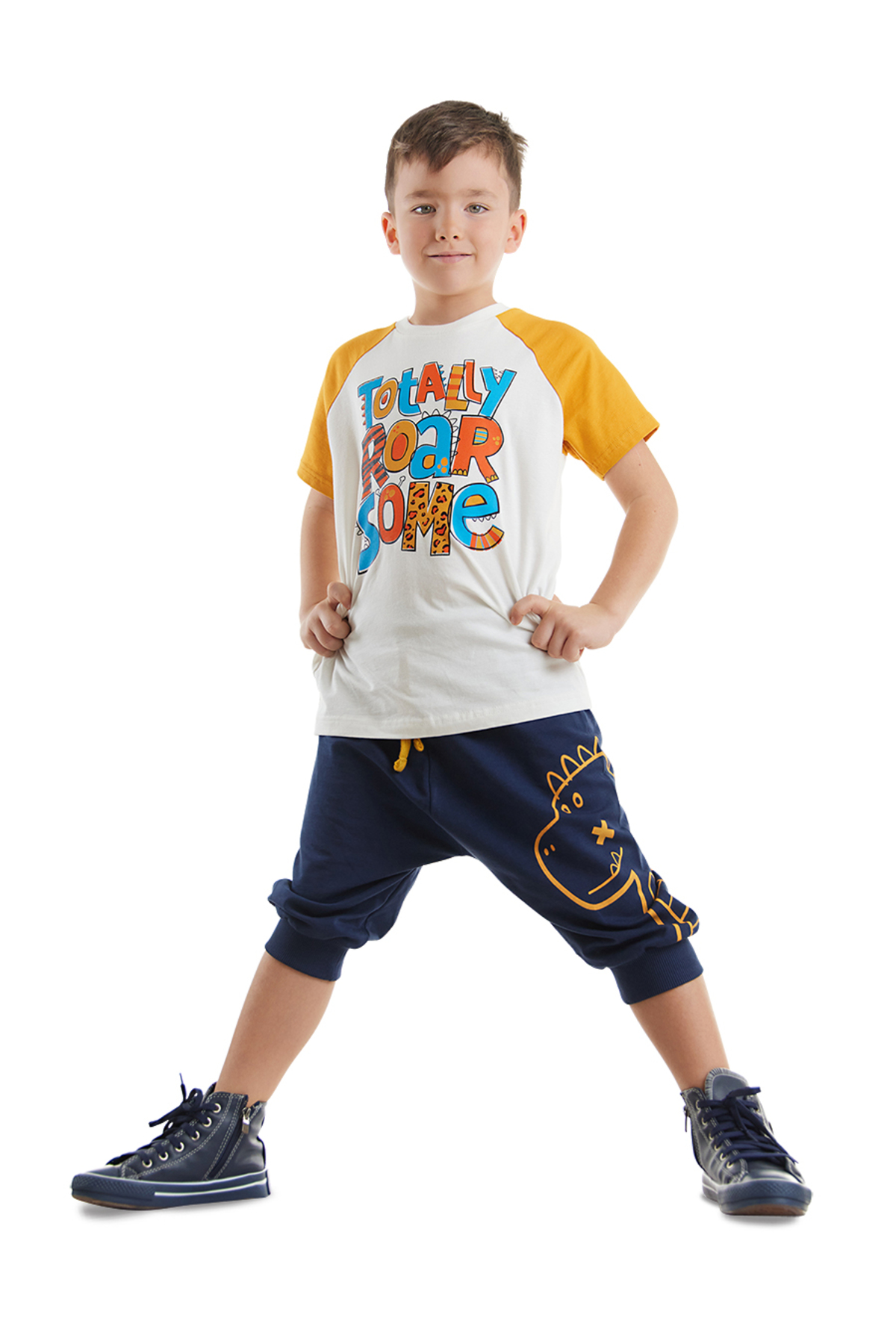 Levně Denokids Roarsome Boys T-shirt Capri Shorts Set