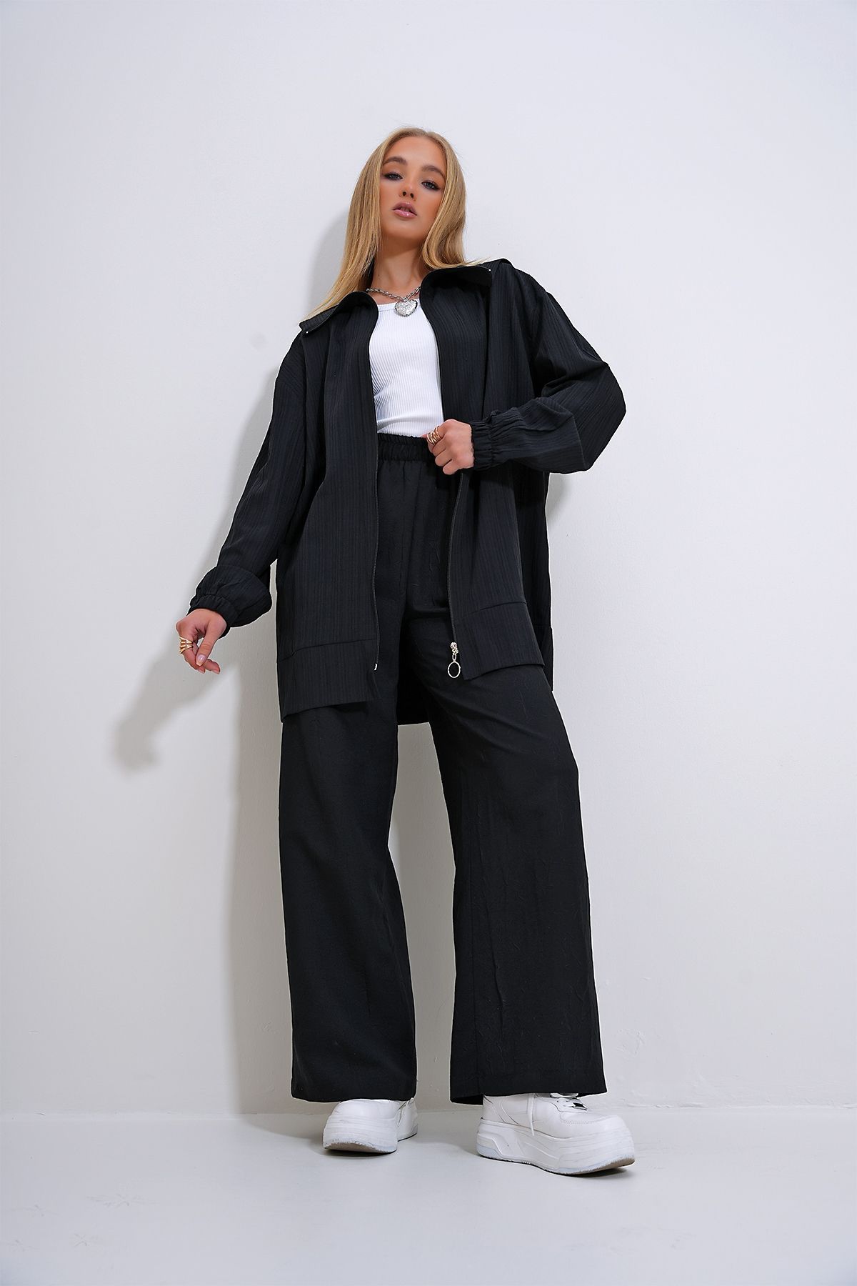 Trend Alaçatı Stili Women's Black Polo Collar Zippered Jacket and Trousers Double Suit