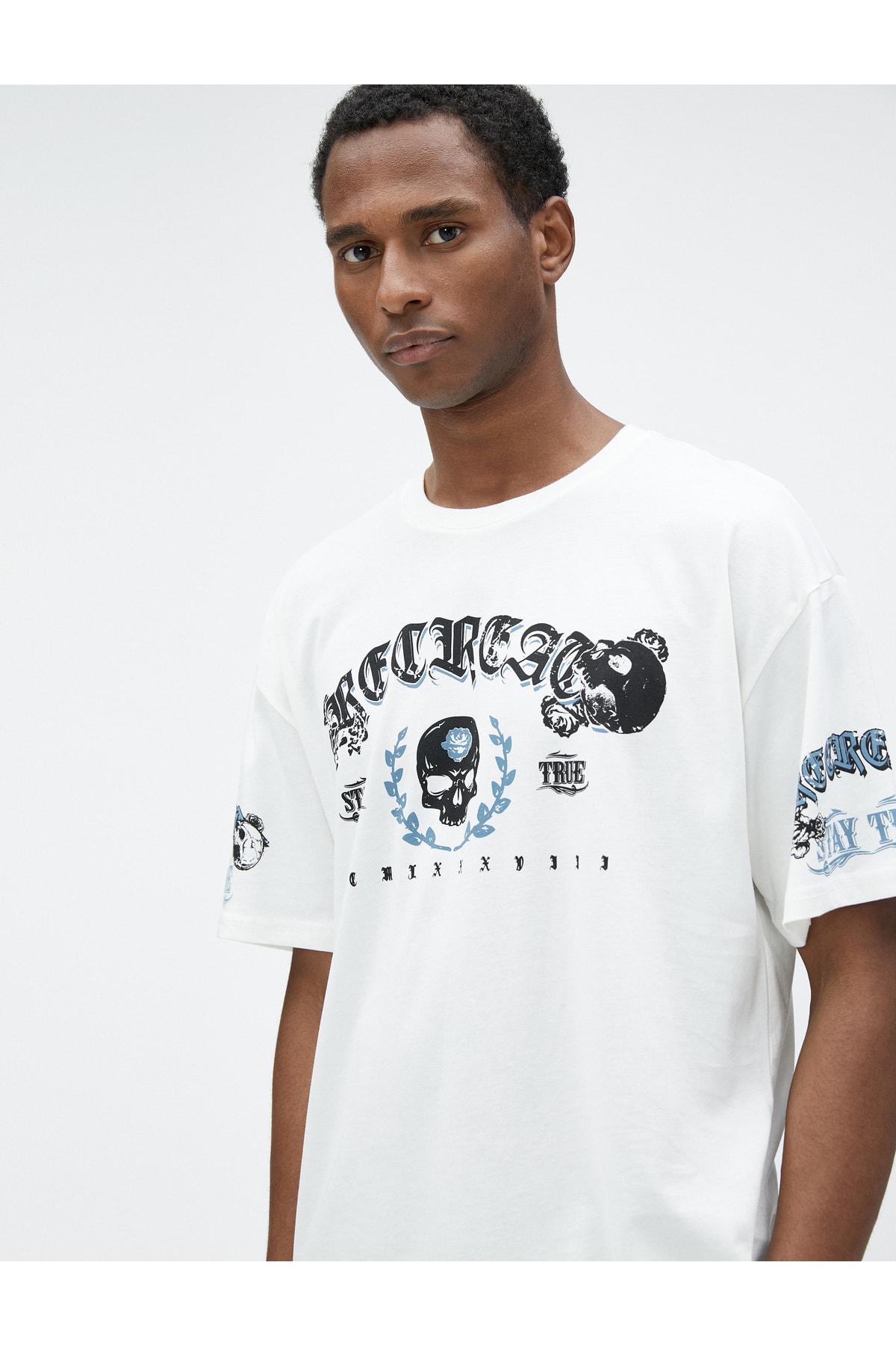 Levně Koton Oversize T-Shirt Skull Printed Crew Neck Cotton