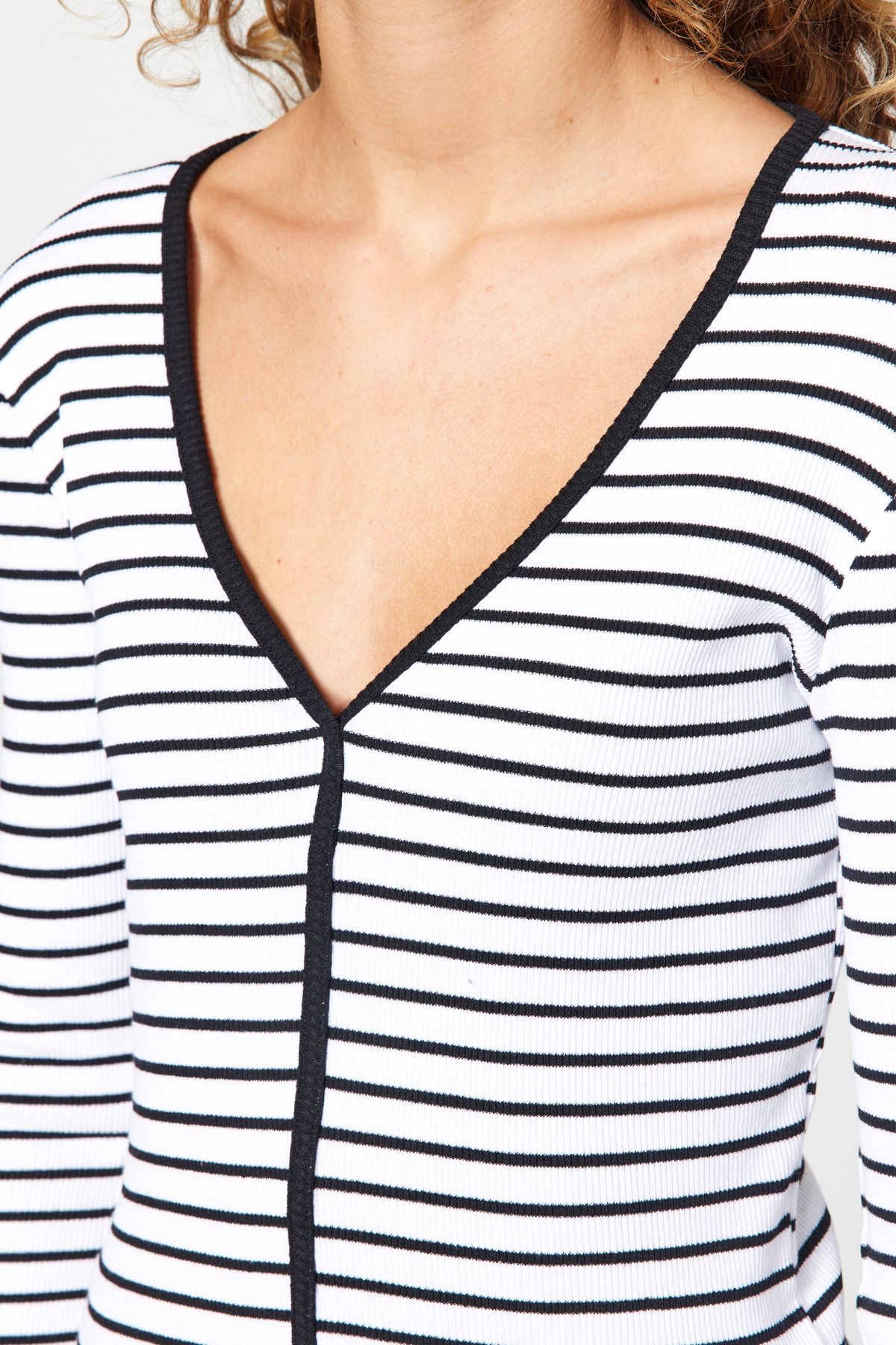 Trendyol Black and White Striped Cuff and Pile Detailed T-shirt-Jogger Knitted Pajamas Set