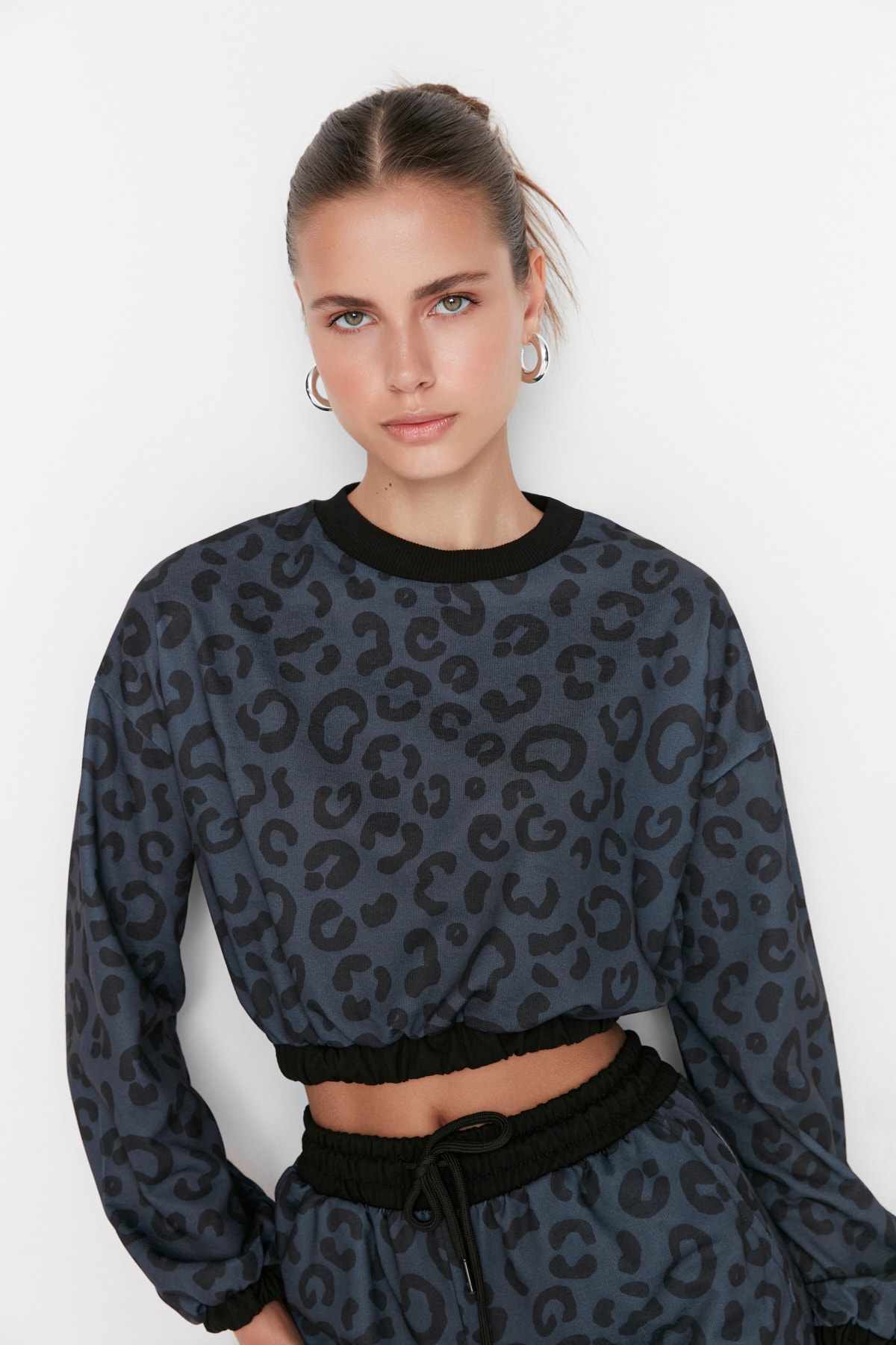 Trendyol Sweatshirt - Schwarz - Regular fit
