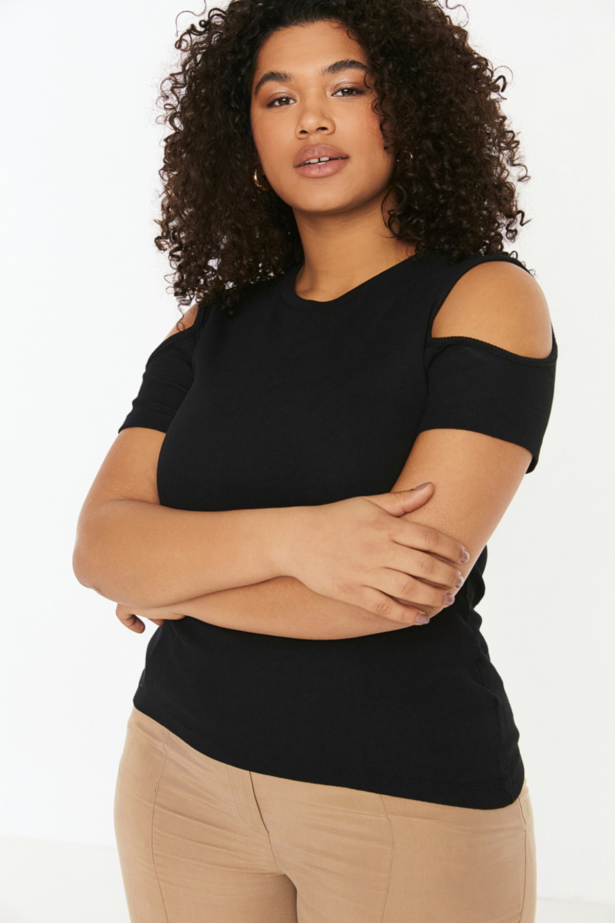 Trendyol Curve Black Knitted Blouse with Cut-Out Detail