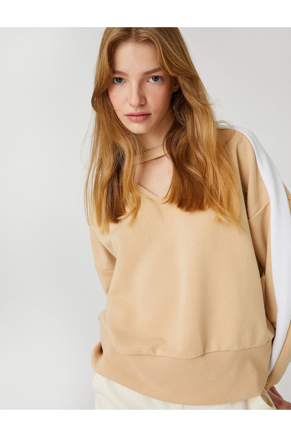 Koton Crewneck Sweatshirt with a relaxed fit, long sleeves and ribbed trim.