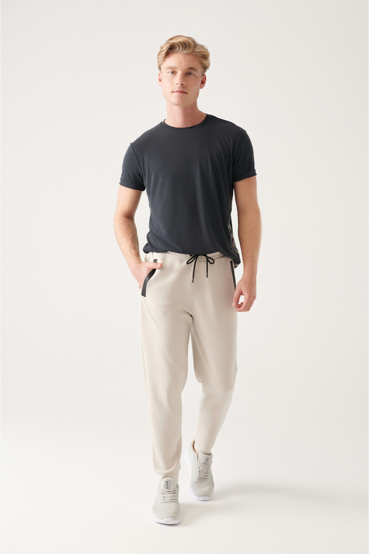 Avva Men's Ecru Soft Touch Regular Fit Jogger Sweatpants with Tied Waist Elastic Leg
