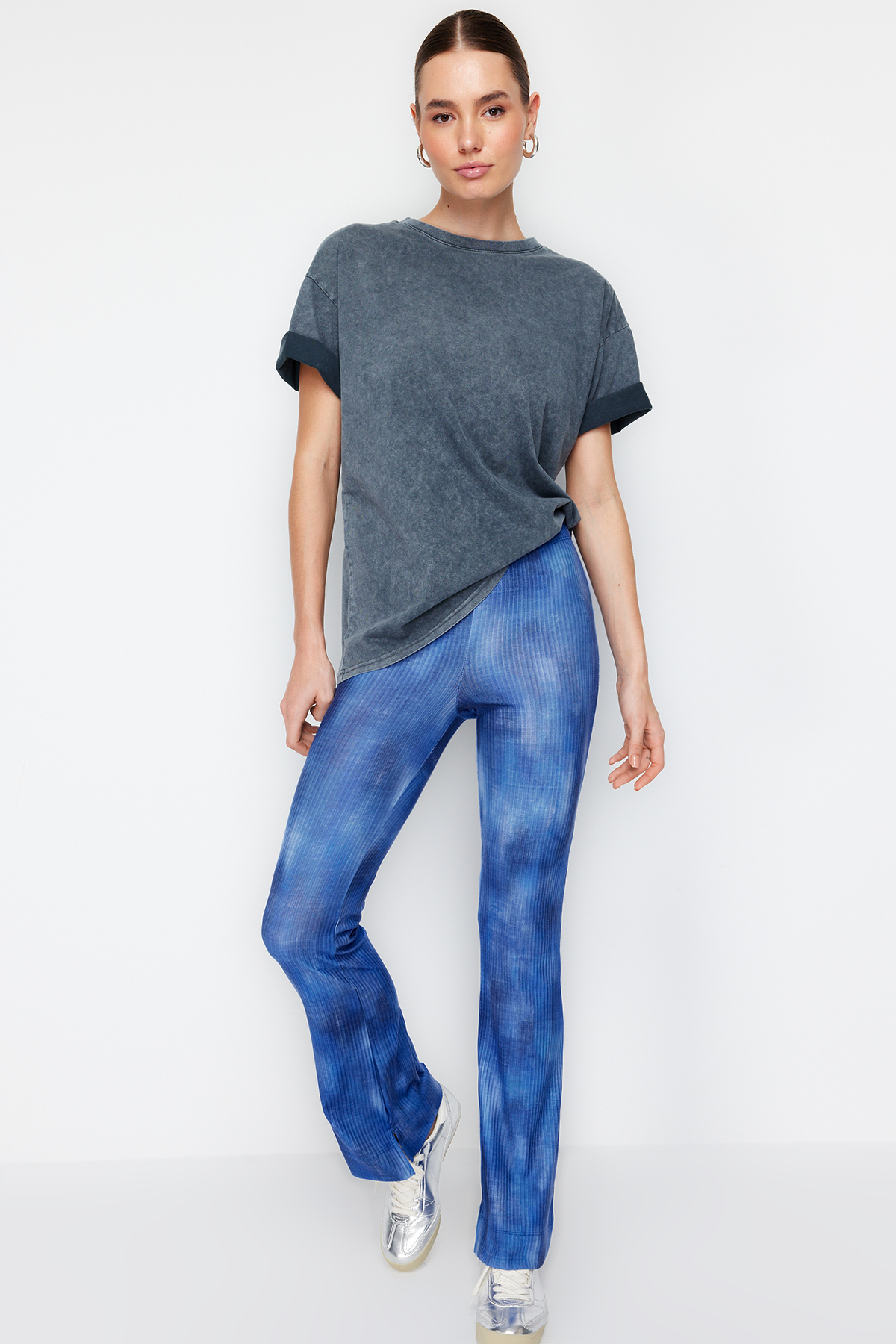 Levně Trendyol Blue Abstract Pattern Flare/Flare Elastic Trousers