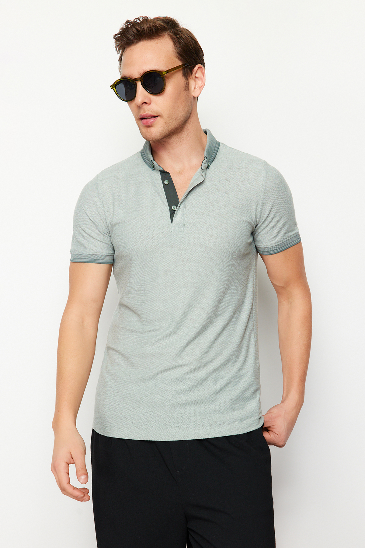 Levně Trendyol Mint Regular/Normal Fit Color Block Textured Polo Neck T-shirt
