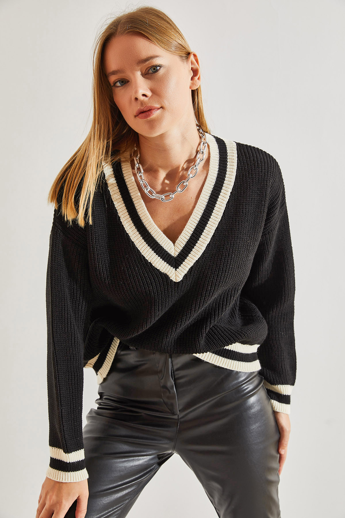 Levně Bianco Lucci Women's V-Neck Striped Knitwear Sweater