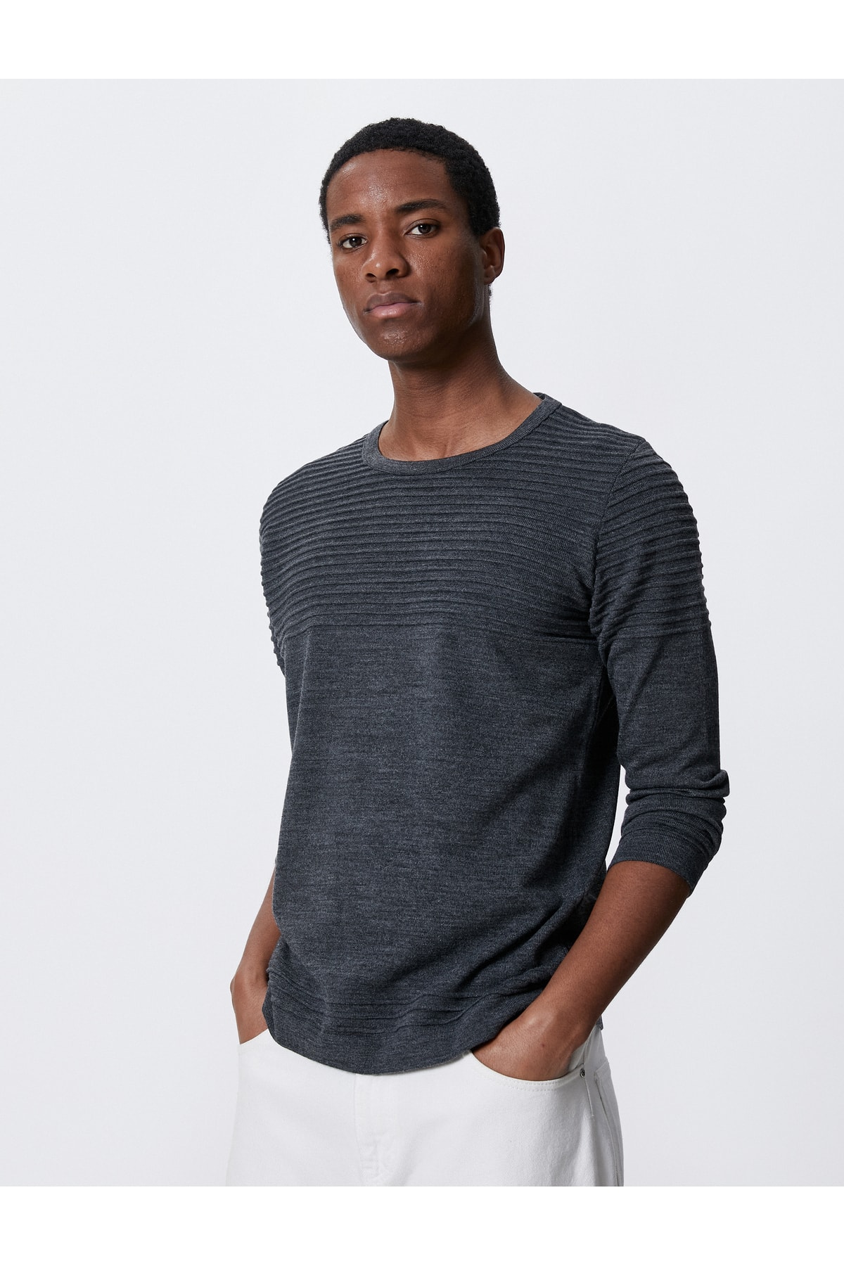 Levně Koton Basic Knitwear Sweater Textured Crew Neck Slim Fit.
