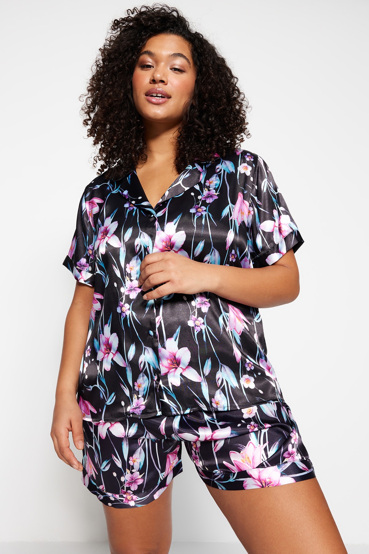 Trendyol Curve Multicolored Floral Satin Pajamas with Woven Buttons