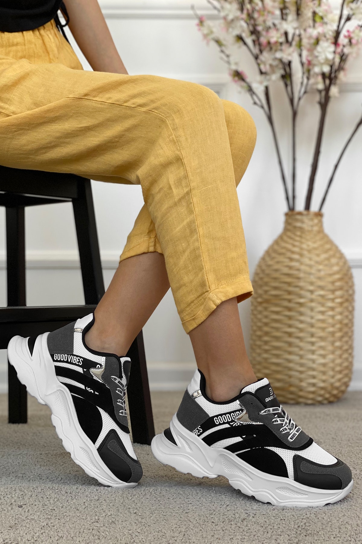 Levně DARK SEER White Black Women's Sneakers