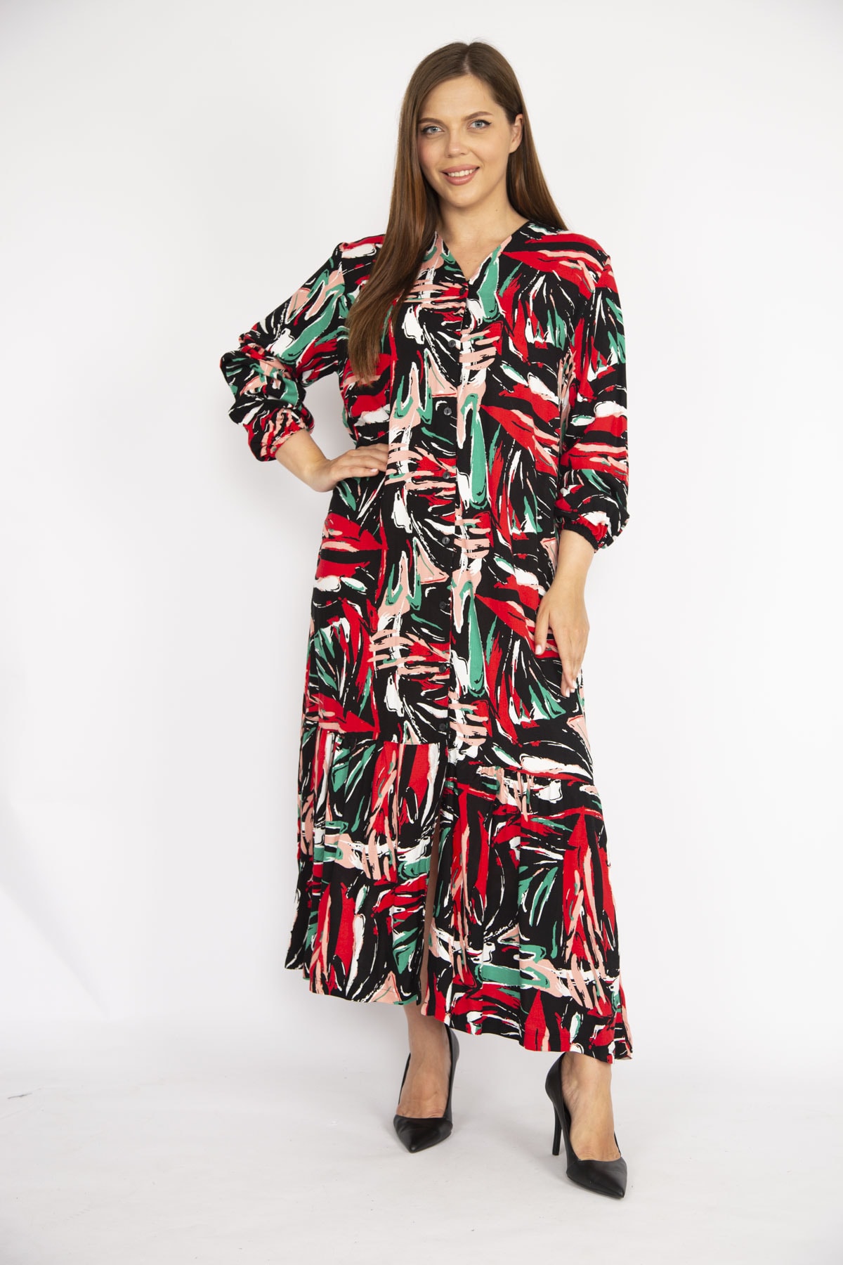 Levně Şans Women's Colorful Plus Size Woven Viscose Fabric Front Buttoned Hem Tiered Long Sleeve Dress