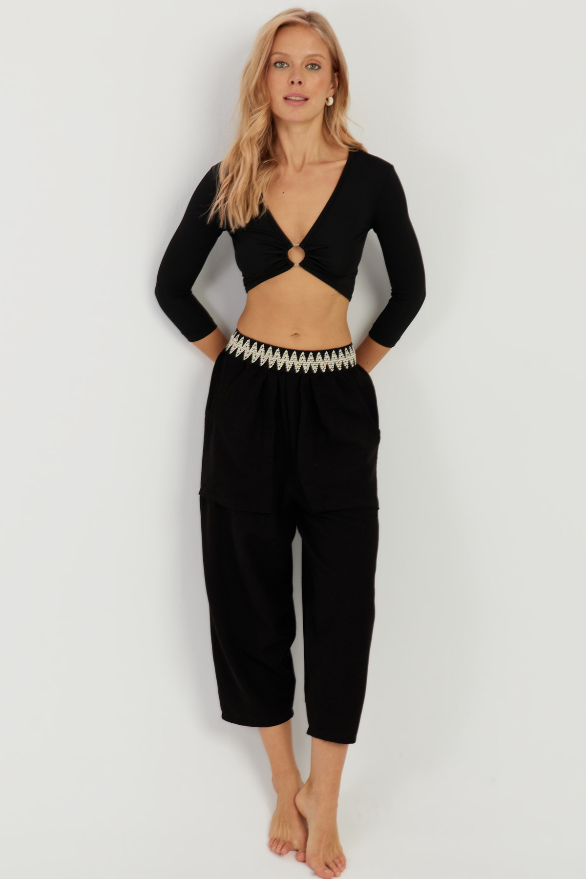 Levně Cool & Sexy Women's Black Pocketed Shalwar Trousers