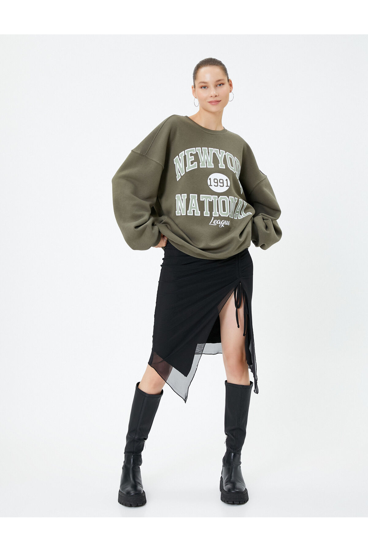 Levně Koton College Sweatshirt with Raised Mark. Comfortable Fit and Long Printed Cotton.