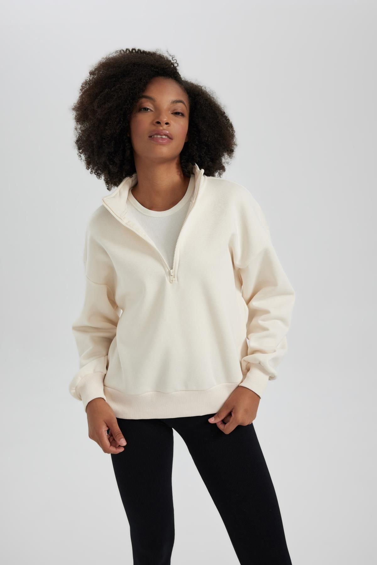 DEFACTO Regular Fit Zippered High Collar Sweatshirt