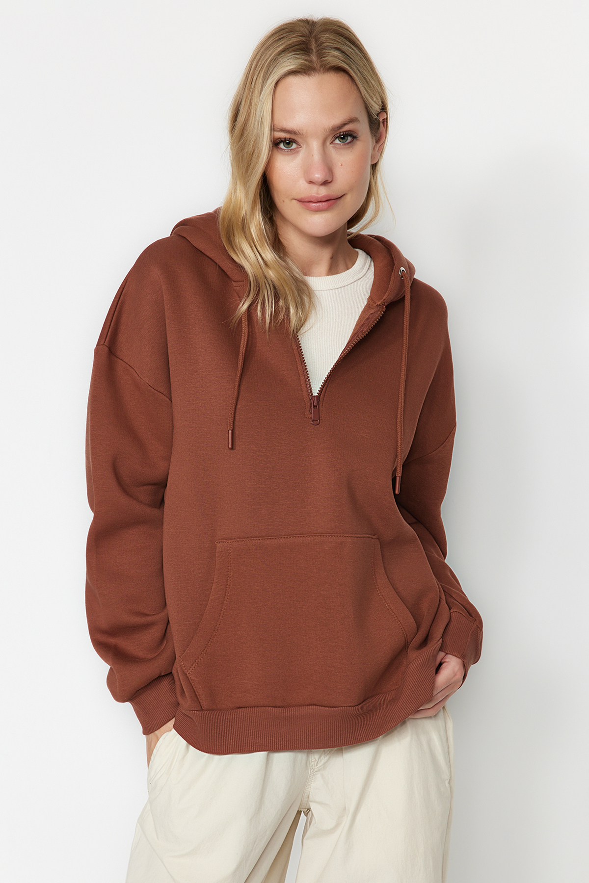 Levně Trendyol Light Brown Thick Fleece Hooded Zippered Basic Oversized Knitted Sweatshirt