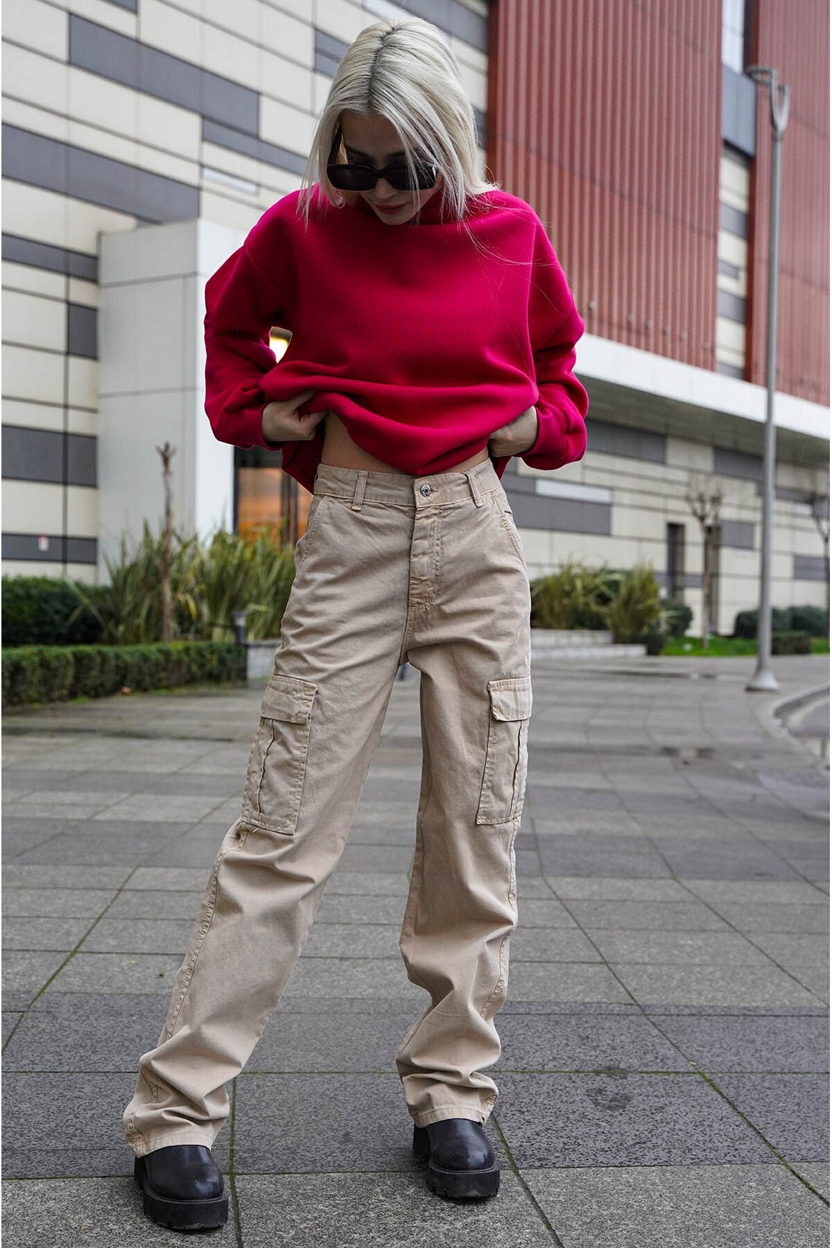 Pantaloni bej cu buzunare Madmext