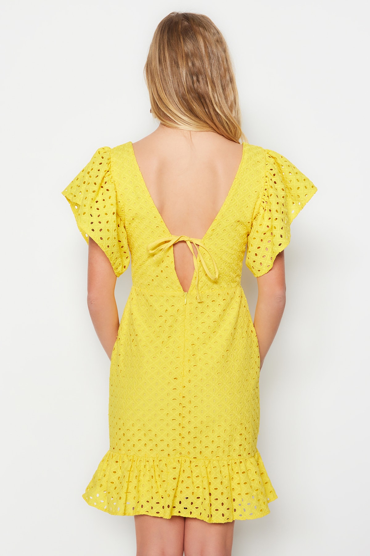 Trendyol Yellow Fusta Frilly Brode Brode Back Detail Mini Rochie Tesuta