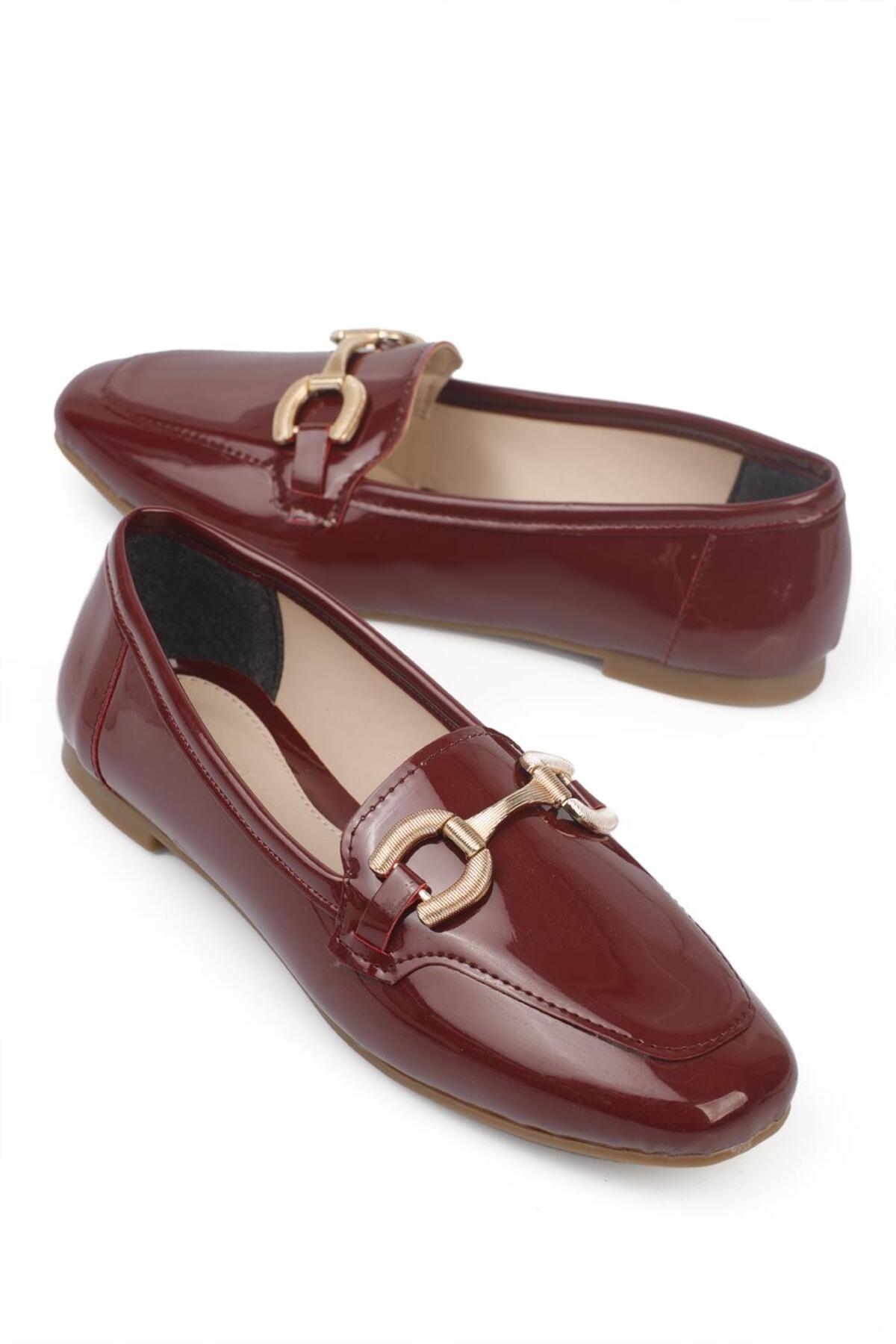 Capone Outfitters Women's Loafer with Front Buckle Accessory