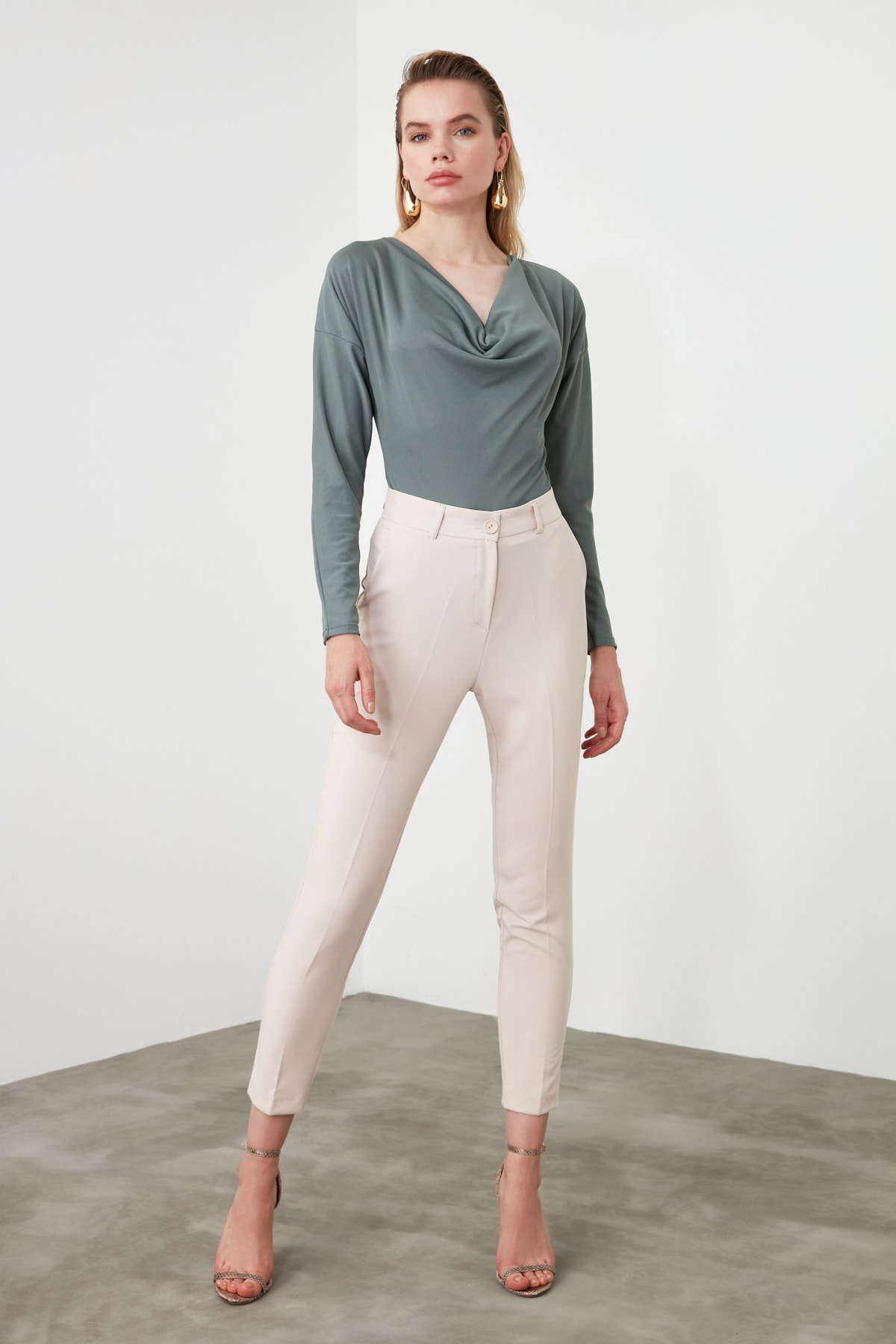 Pantaloni dama, Trendyol Basic