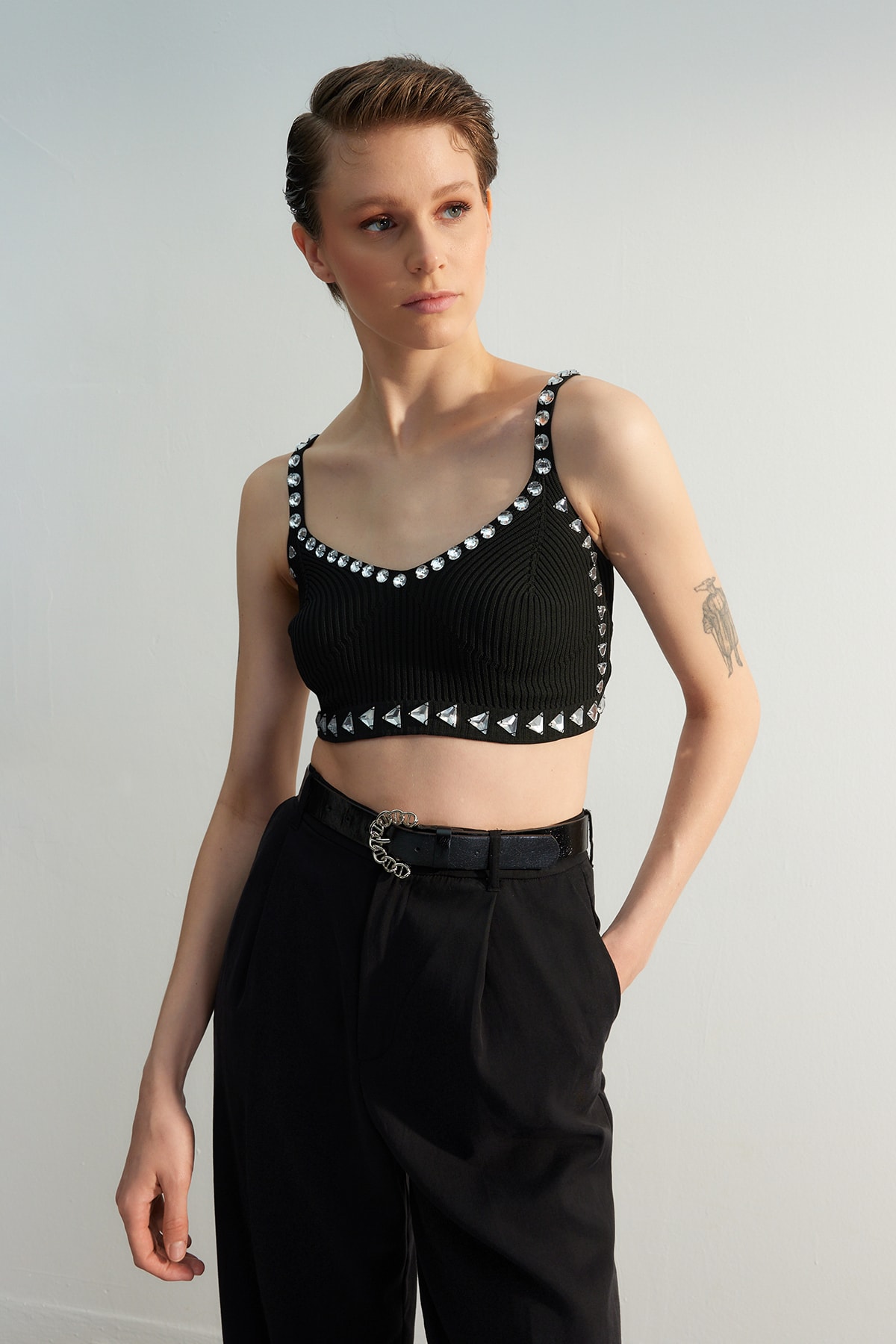 Levně Trendyol Limited Edition Black Crop Stone Detailed Knitwear Blouse