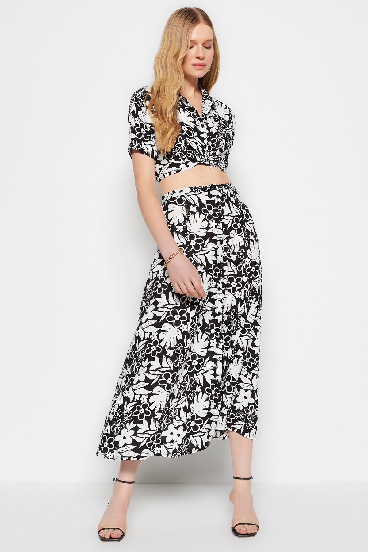 Trendyol Black Midi Weave Floral Print Skirt with Viscose Fabric With Buttons