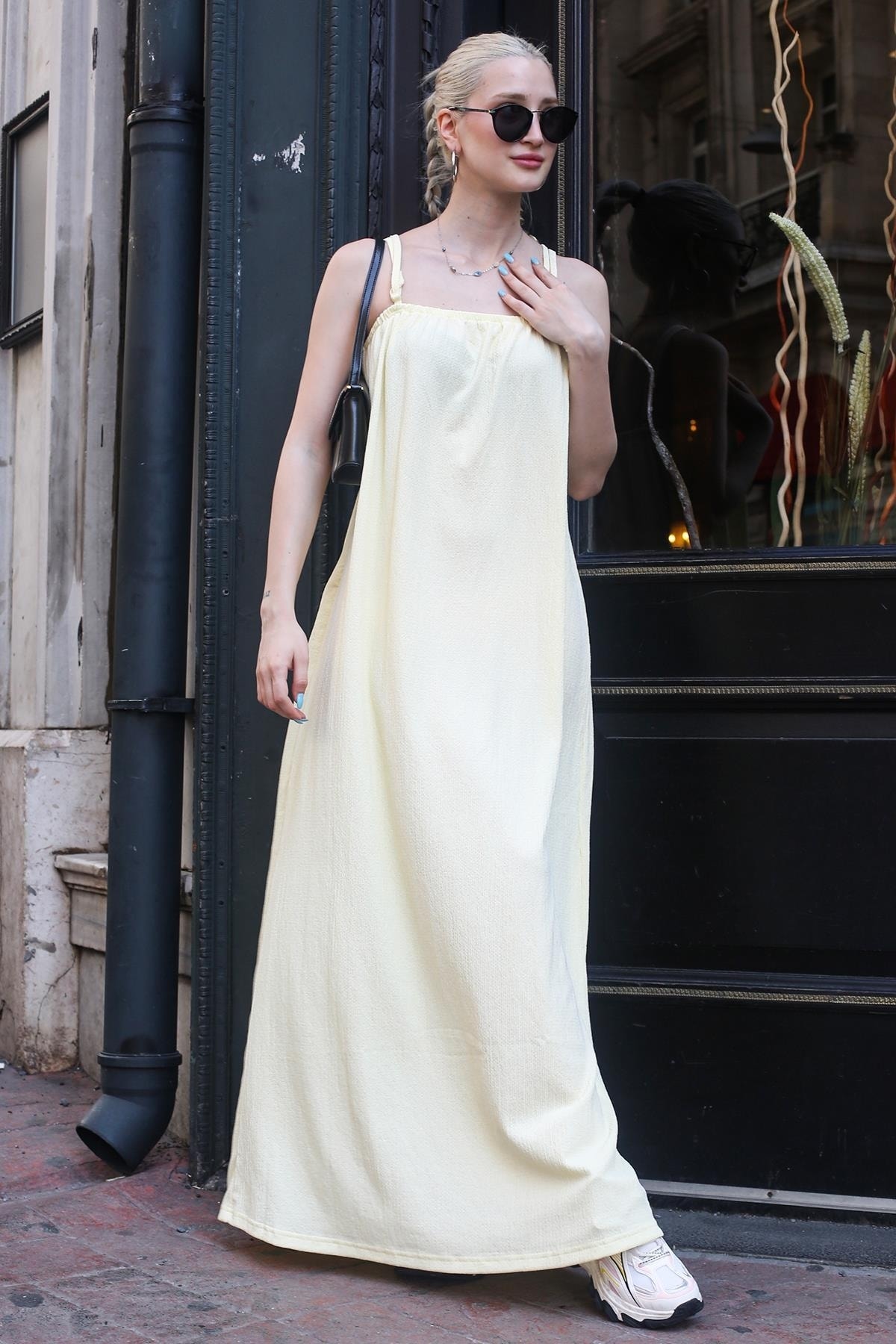 Levně Madmext Long Loose Yellow Crepe Dress With Straps