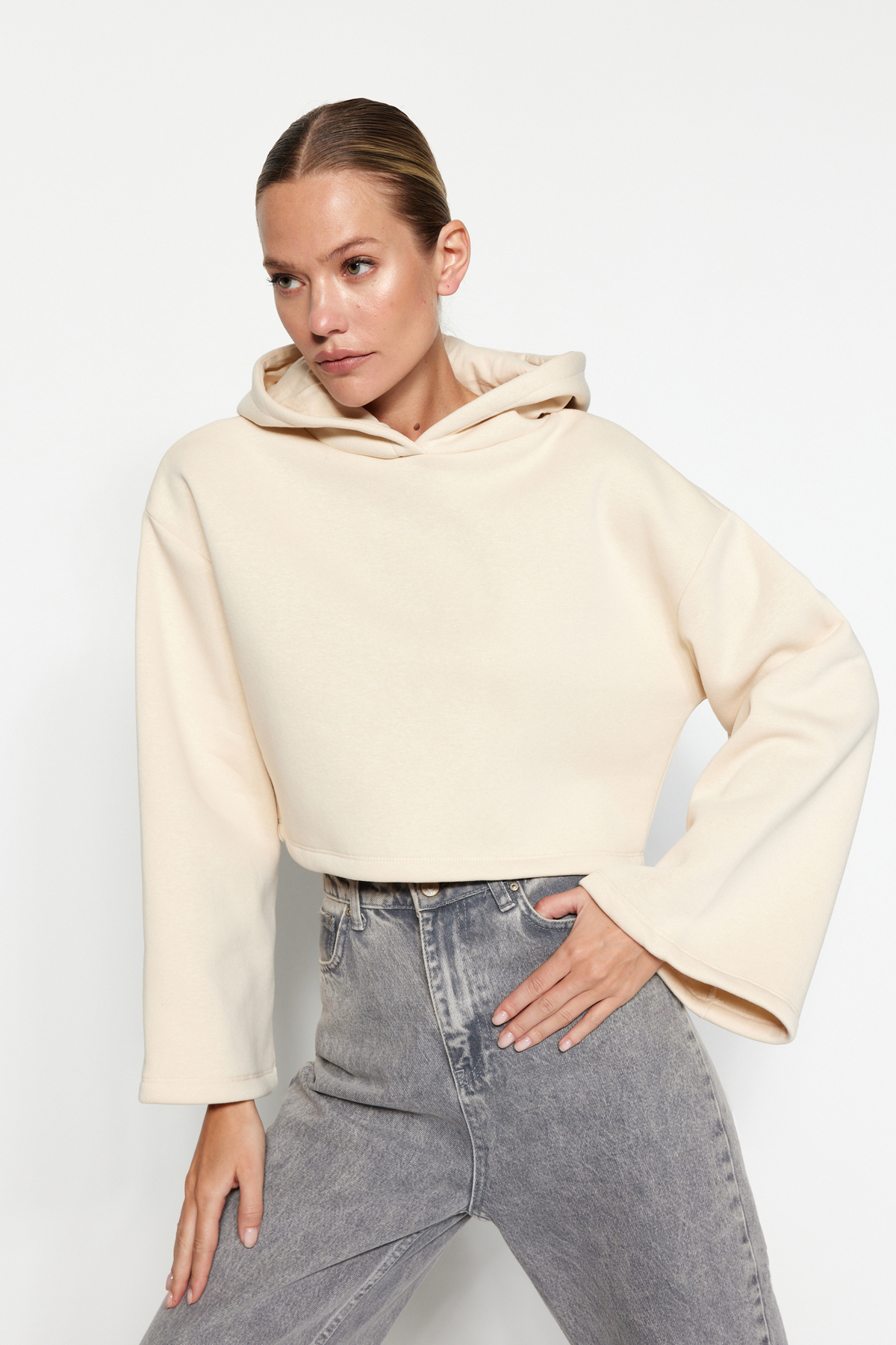 Levně Trendyol Exposed Stones Thick Fleece Inside Relaxed Cut Crop Spanish Sleeves Hooded Knitted Sweatshirt