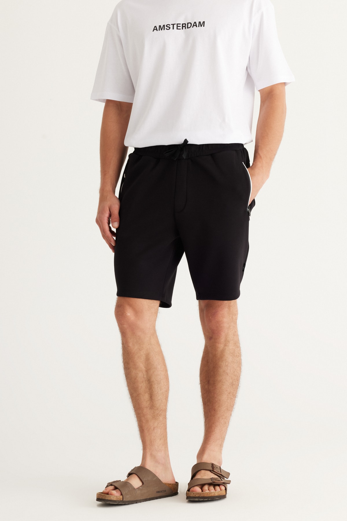 AC&Co / Altınyıldız Classics Men's Black Standard Fit Normal Cut, Pocket Comfortable Shorts.