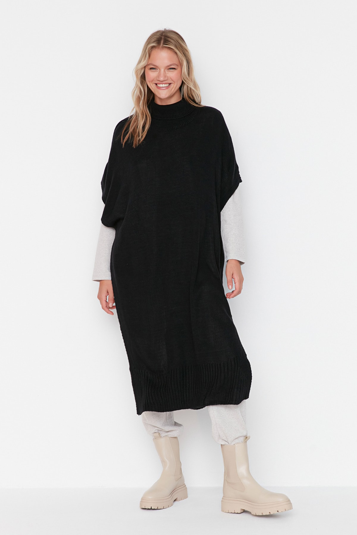 Trendyol Black Wide Fit Knitwear Poncho