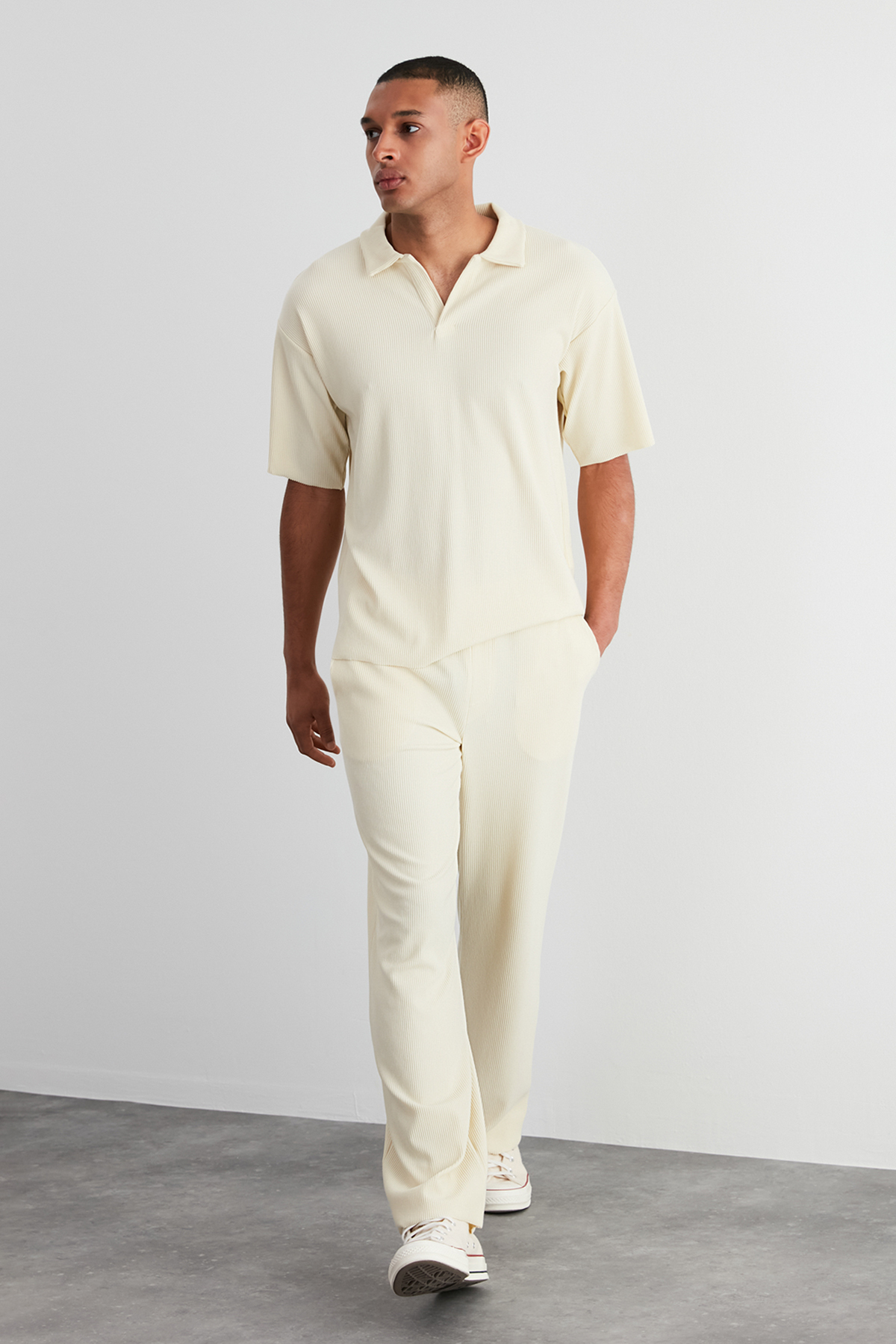 Trendyol Limited Edition Ecru Comfort/Wide Leg Textured Wrinkle-Resistant Hidden Drawstring Sweatpants