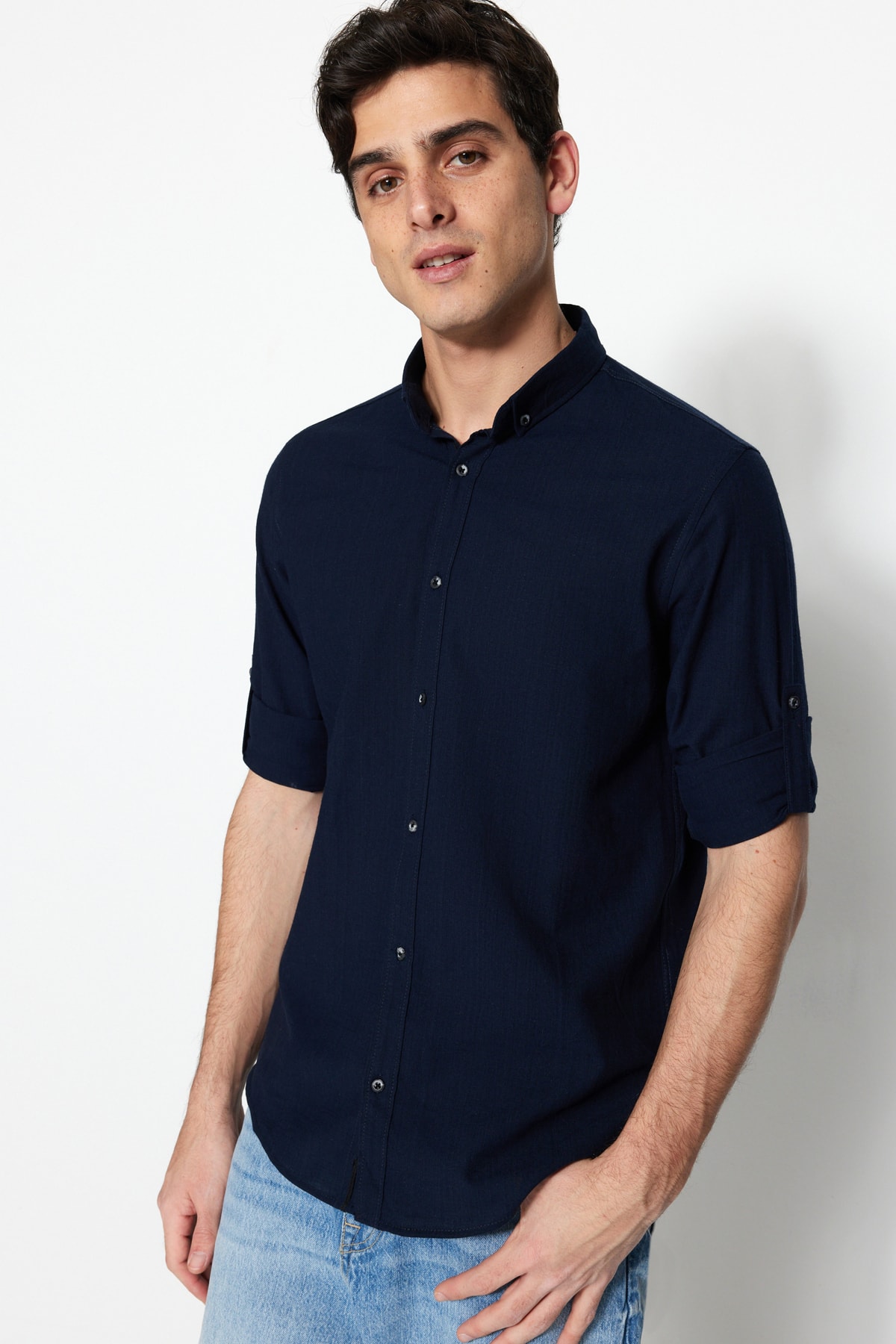 Levně Trendyol Navy Blue Buttoned Collar Epaulette Slim Fit Long Sleeve 100% Cotton Shirt