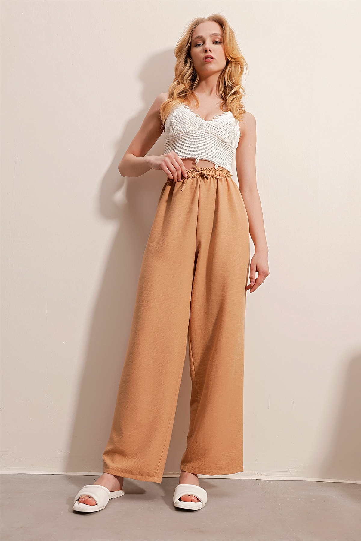Levně Trend Alaçatı Stili Women's Cinnamon Elastic Waist, Comfortable Cut Aerobin Pants for Women