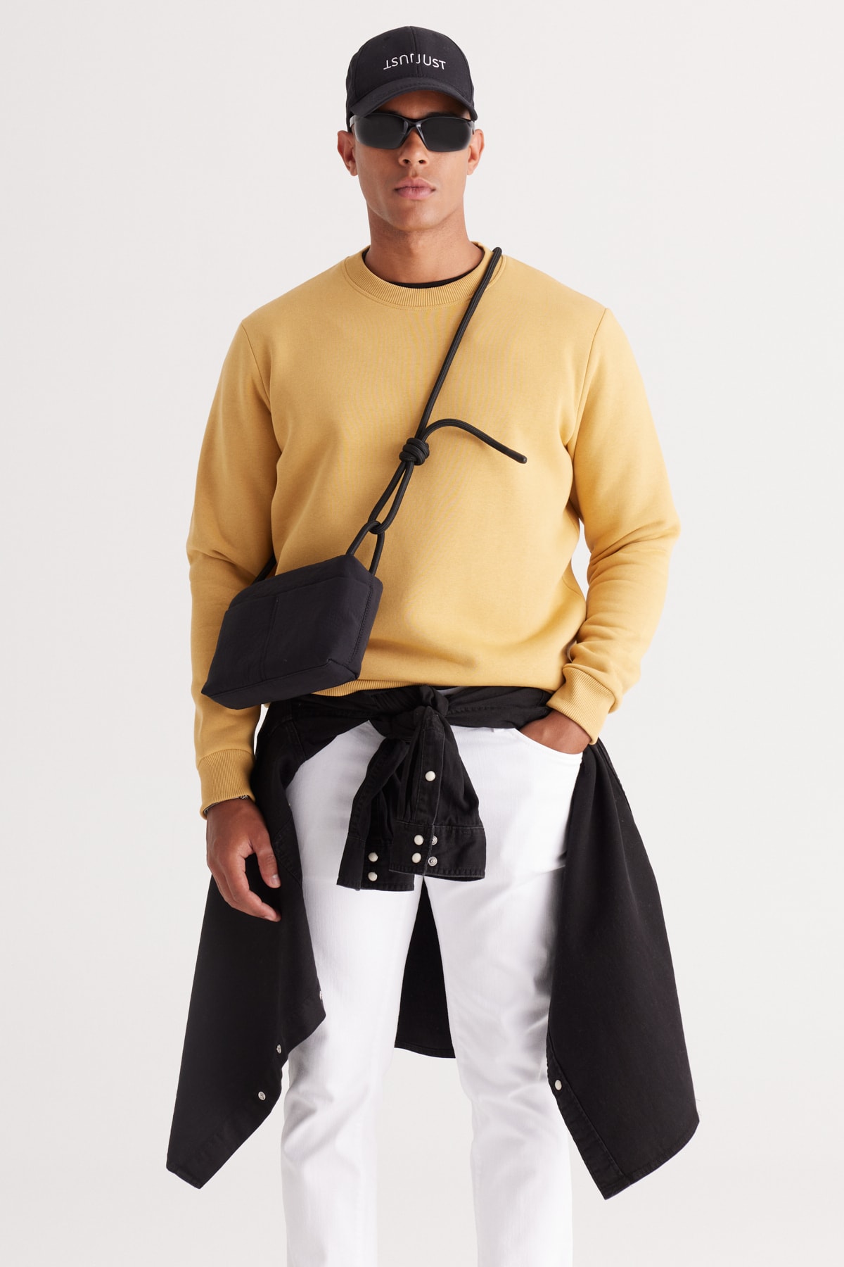 AC&Co / Altınyıldız Classics Men's Mustard Standard Fit Normal Cut, Fleece 3-Threads Crew Neck Cotton Sweatshirt.