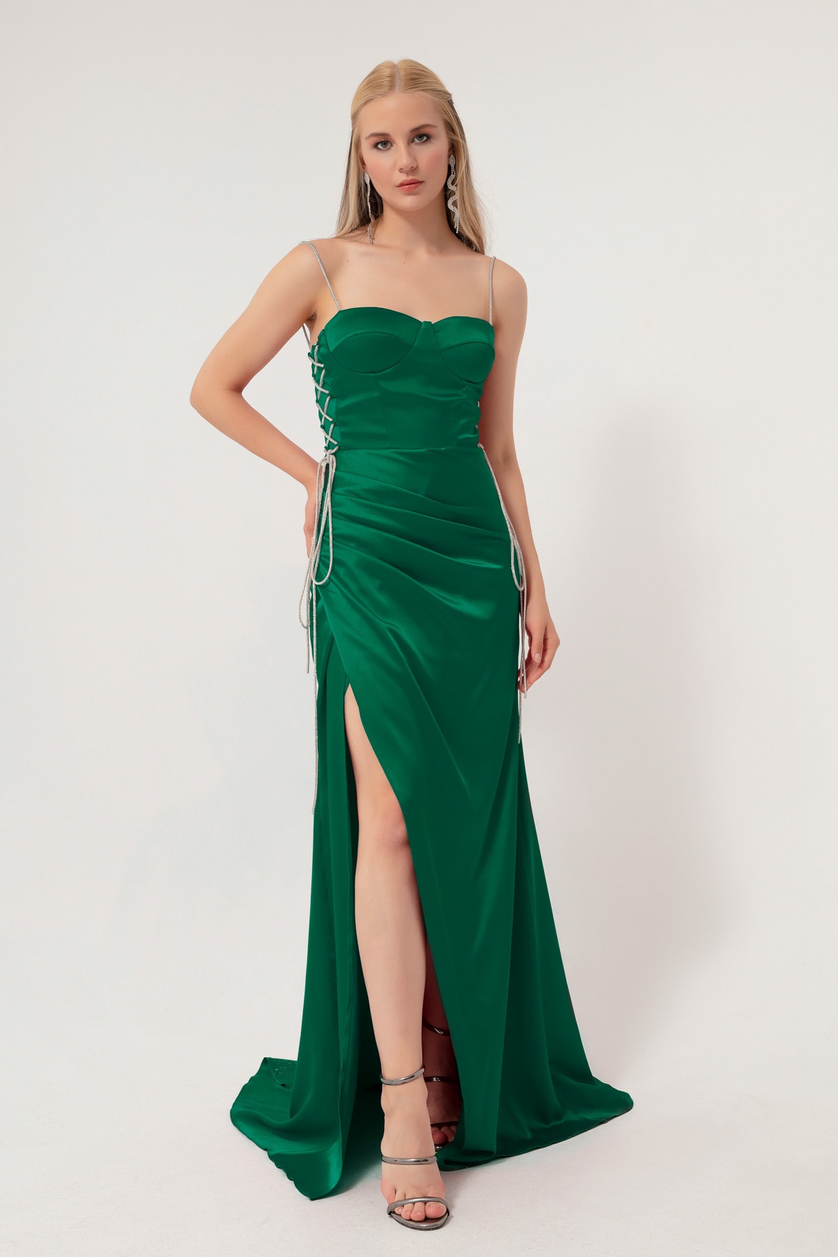 Levně Lafaba Dámské smaragdově zelené bez ramínek dlouhé saténové večerní šaty